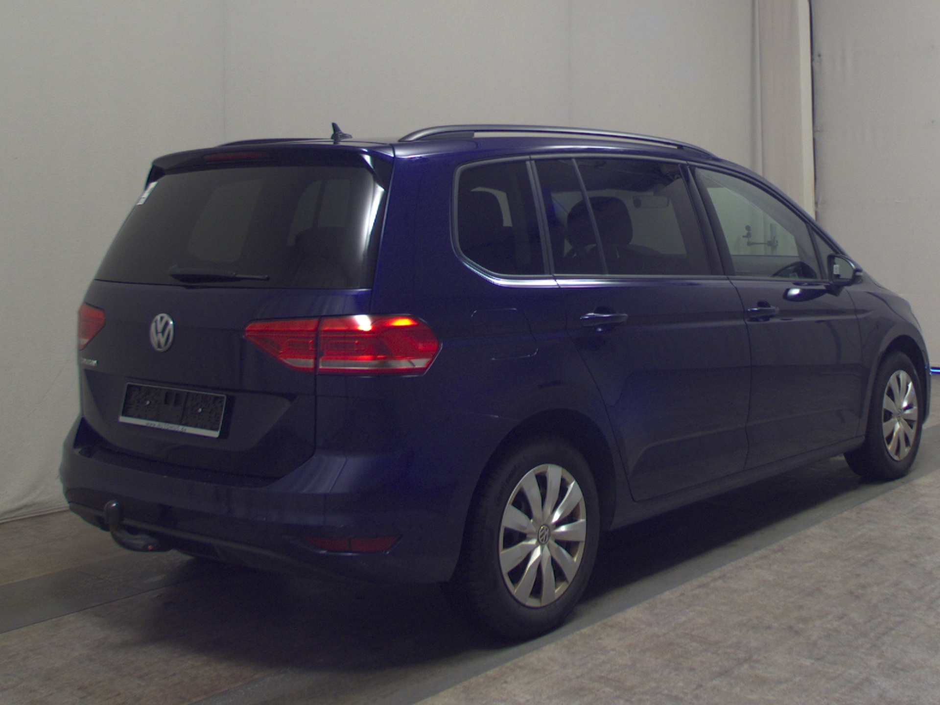 Volkswagen Touran 2.0 TDI Comf. 7-Sitze ACC Shz Klima BT 4