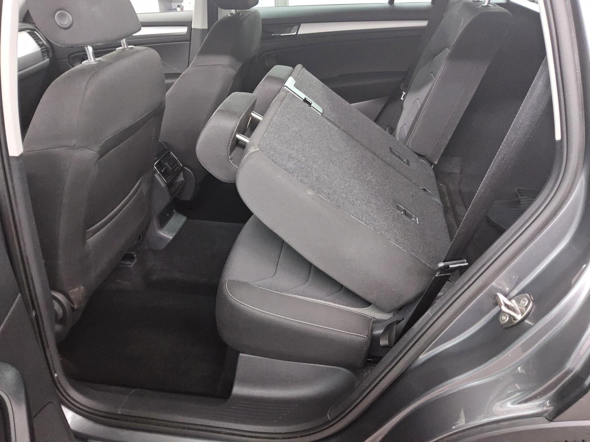 Skoda Kodiaq 2.0 TDI Ambition Navi LED+ vc ACC AHK DAB 13