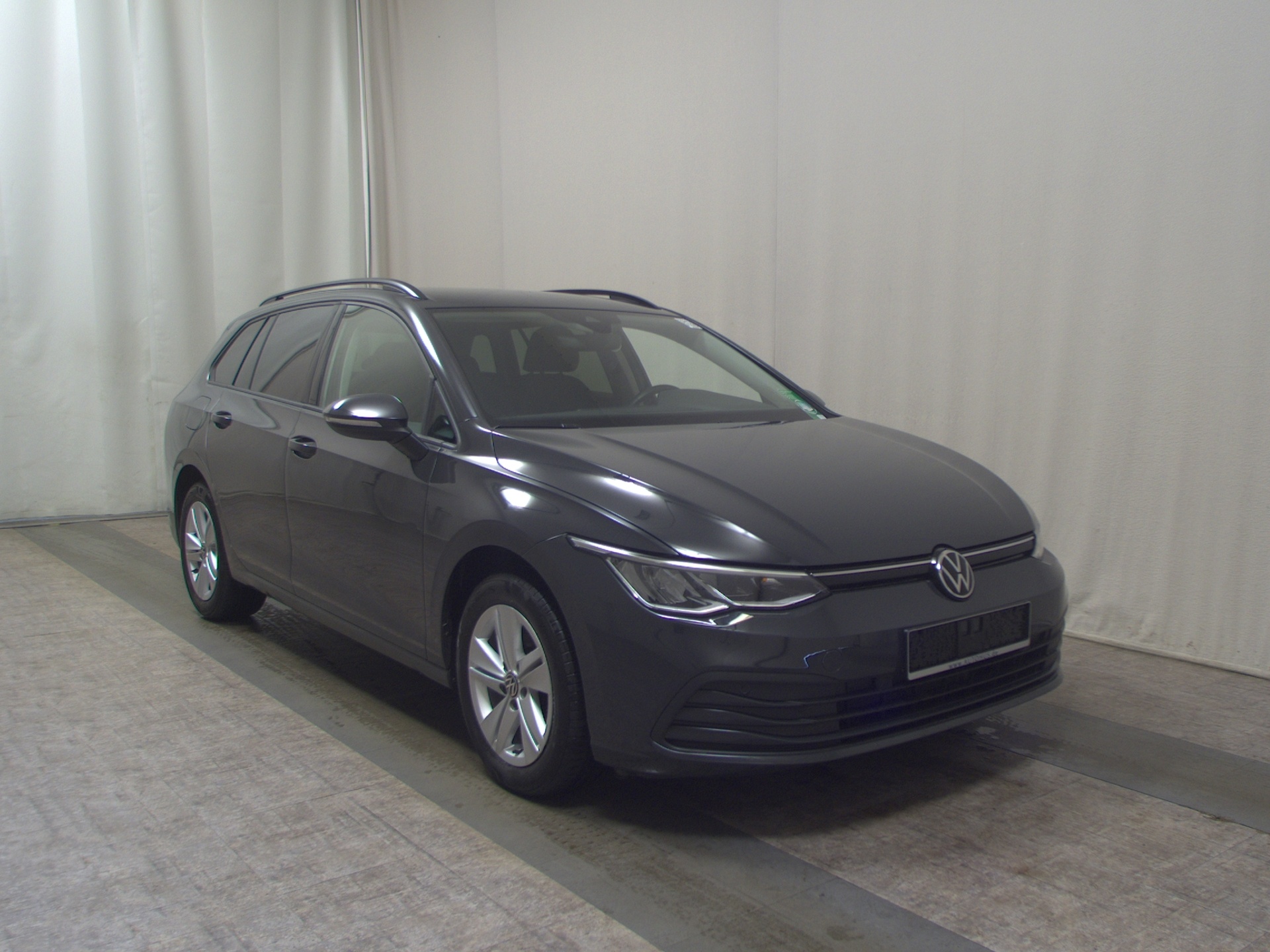 Volkswagen Golf-8 Var. 2.0 TDI Life Navi LED DC ACC PDC Shz 3