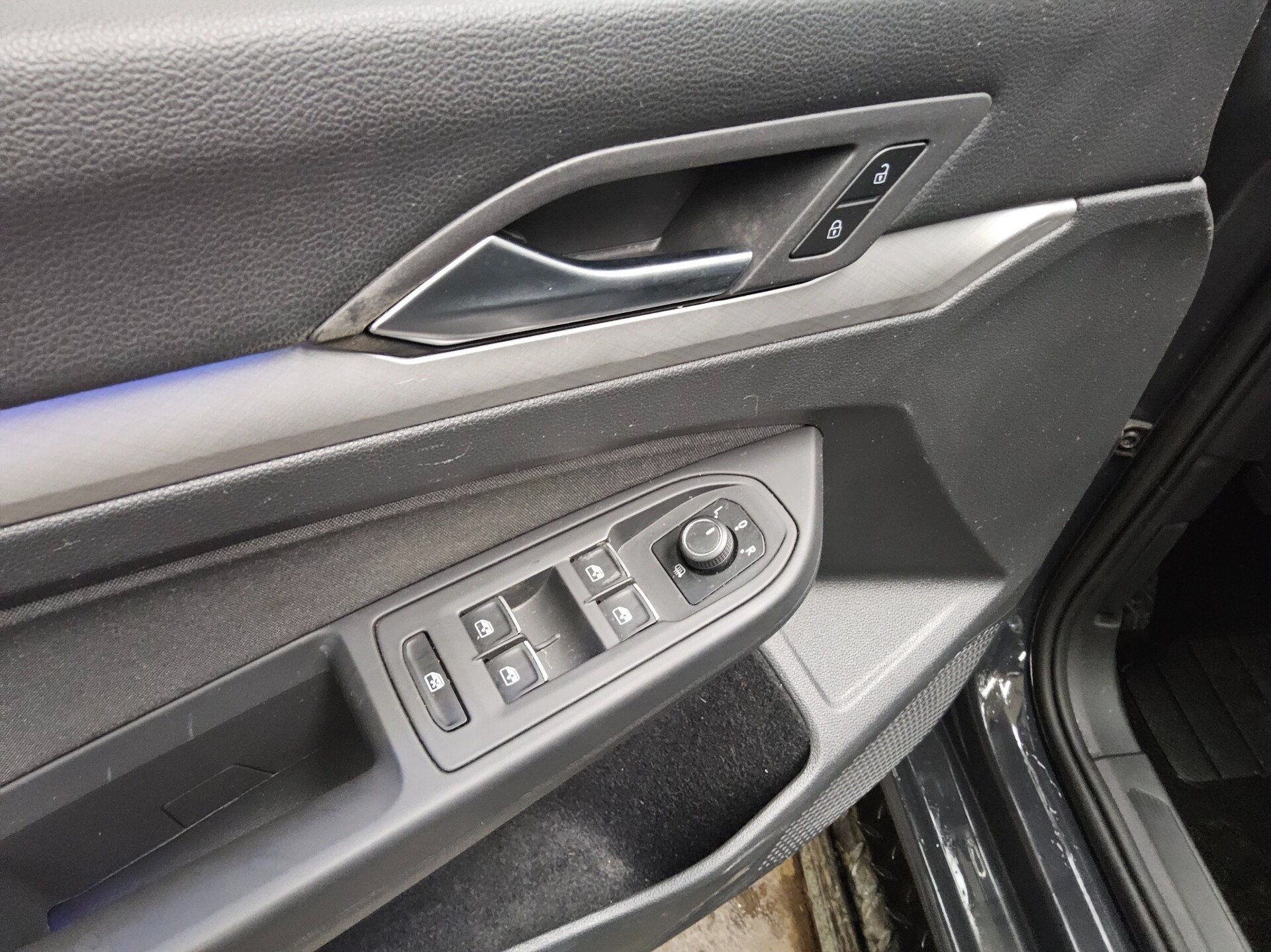 Volkswagen Golf-8 Var. 2.0 TDI Life Navi LED DC ACC PDC Shz 10