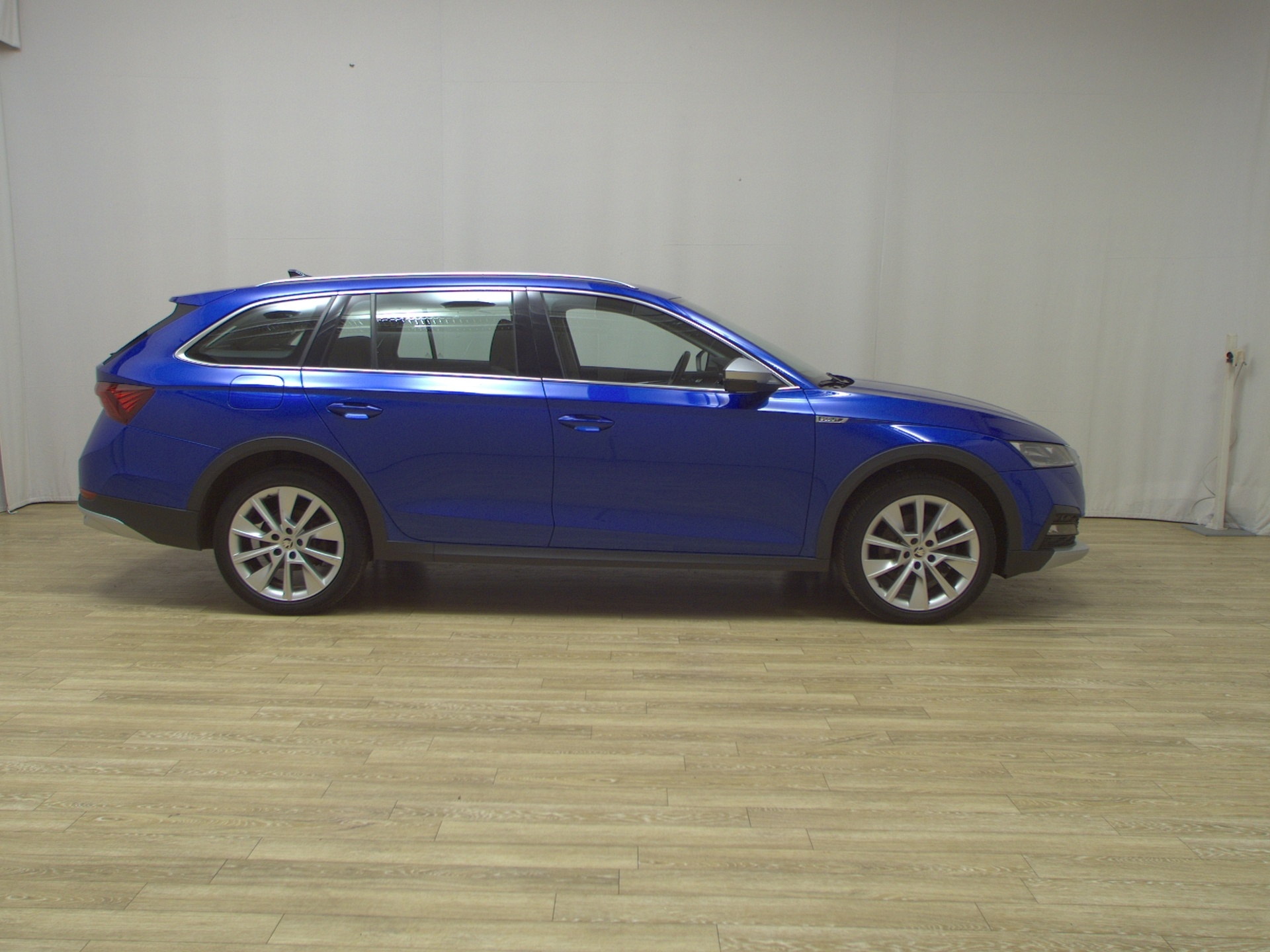 Skoda Octavia Kombi 2.0 TDI 4x4 Scout Navi LED vc HuD