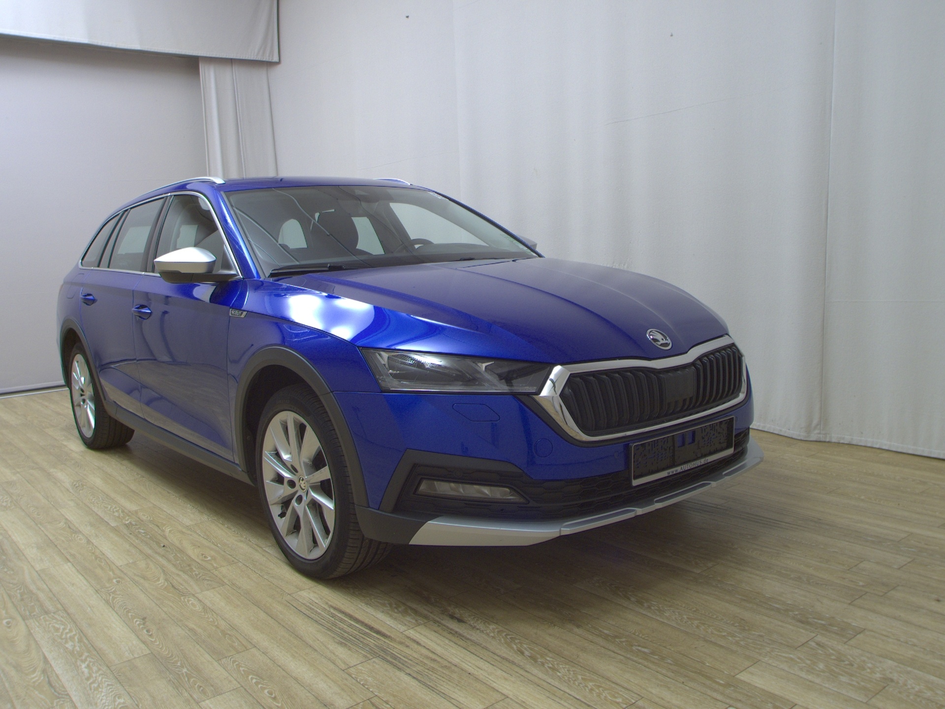 Skoda Octavia Kombi 2.0 TDI 4x4 Scout Navi LED vc HuD 3