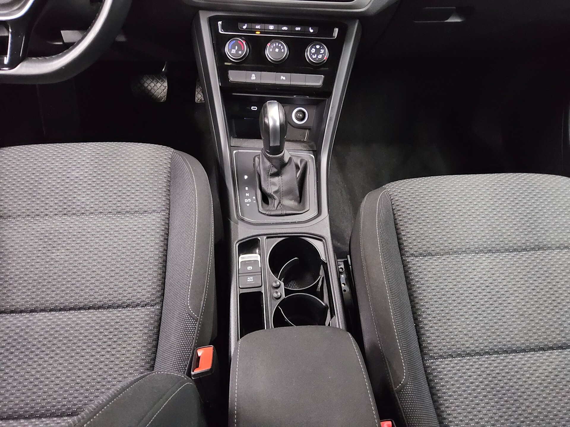 Volkswagen Touran 2.0 TDI Comf. Navi PDC SHZ BT 6