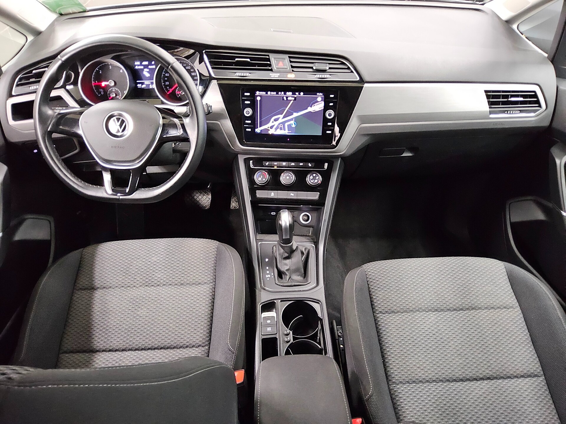 Volkswagen Touran 2.0 TDI Comf. Navi PDC SHZ BT 5