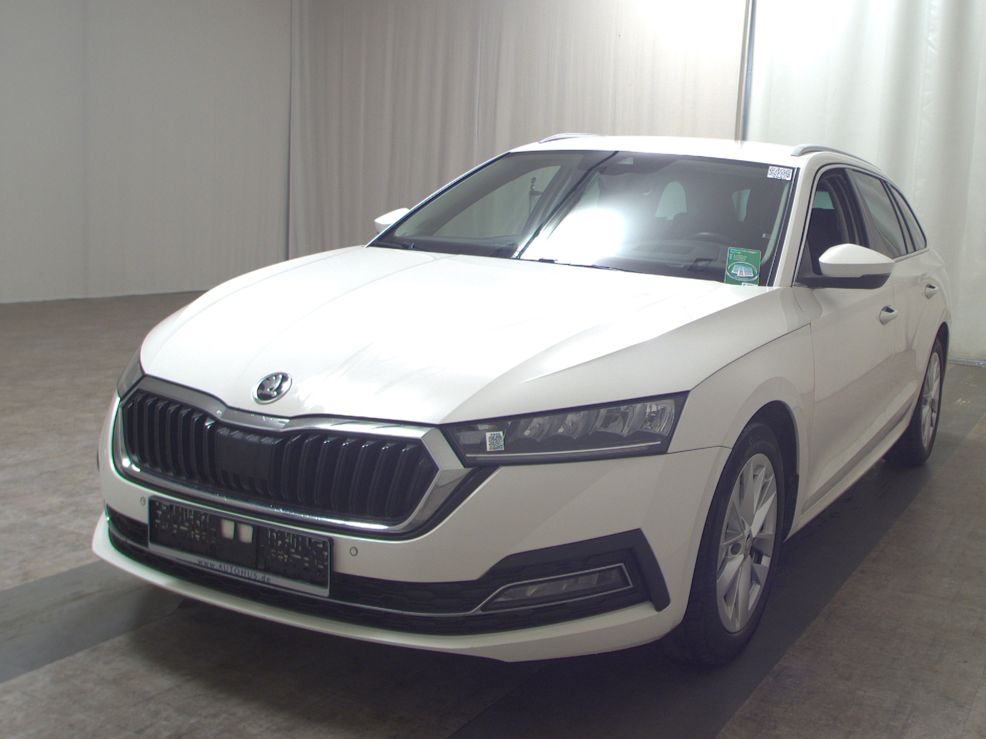 Skoda Octavia Kombi 2.0 TDI First Ed. Navi LED HuD AHK 2