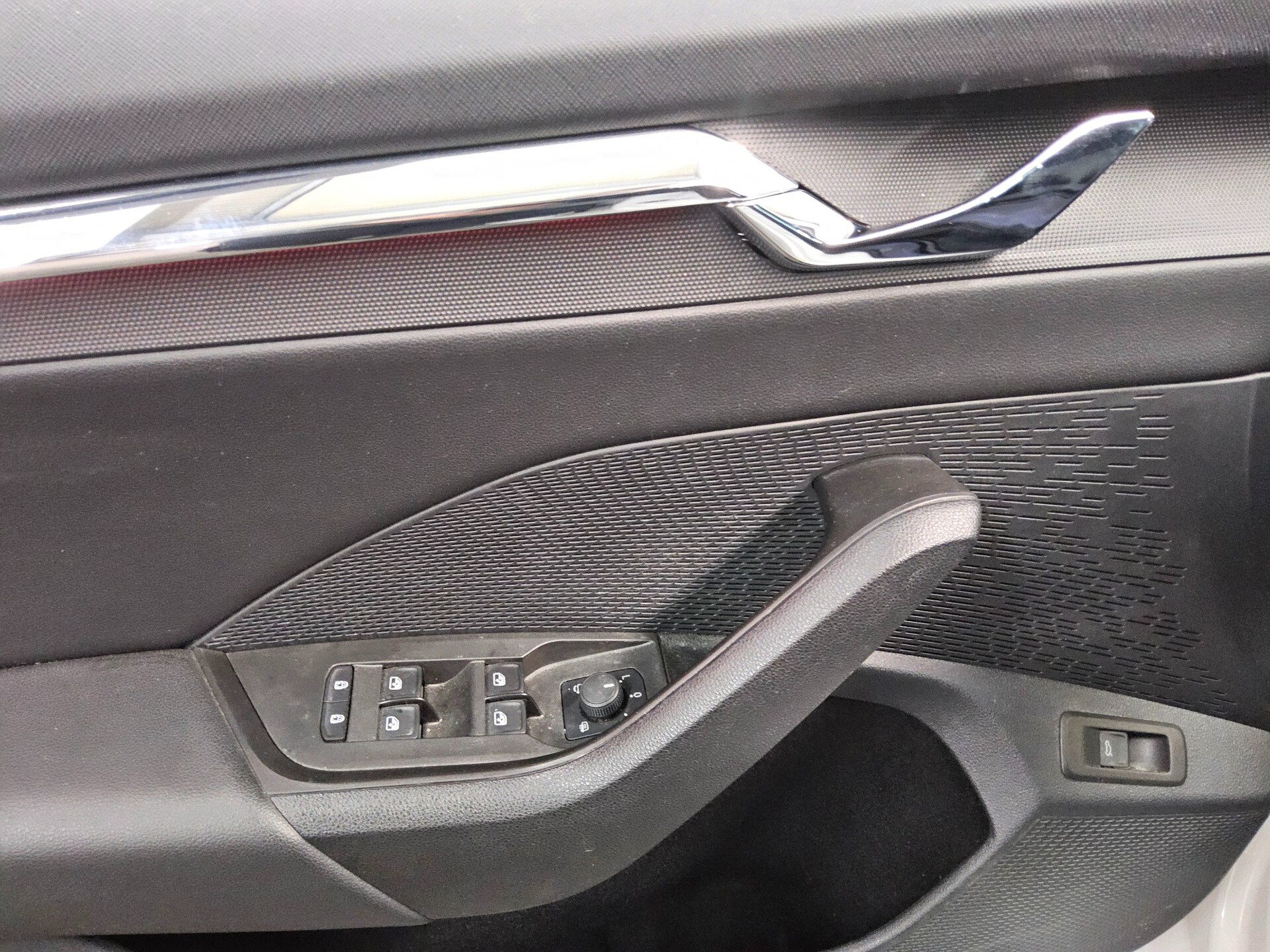 Skoda Octavia Kombi 2.0 TDI First Ed. Navi LED HuD AHK 10