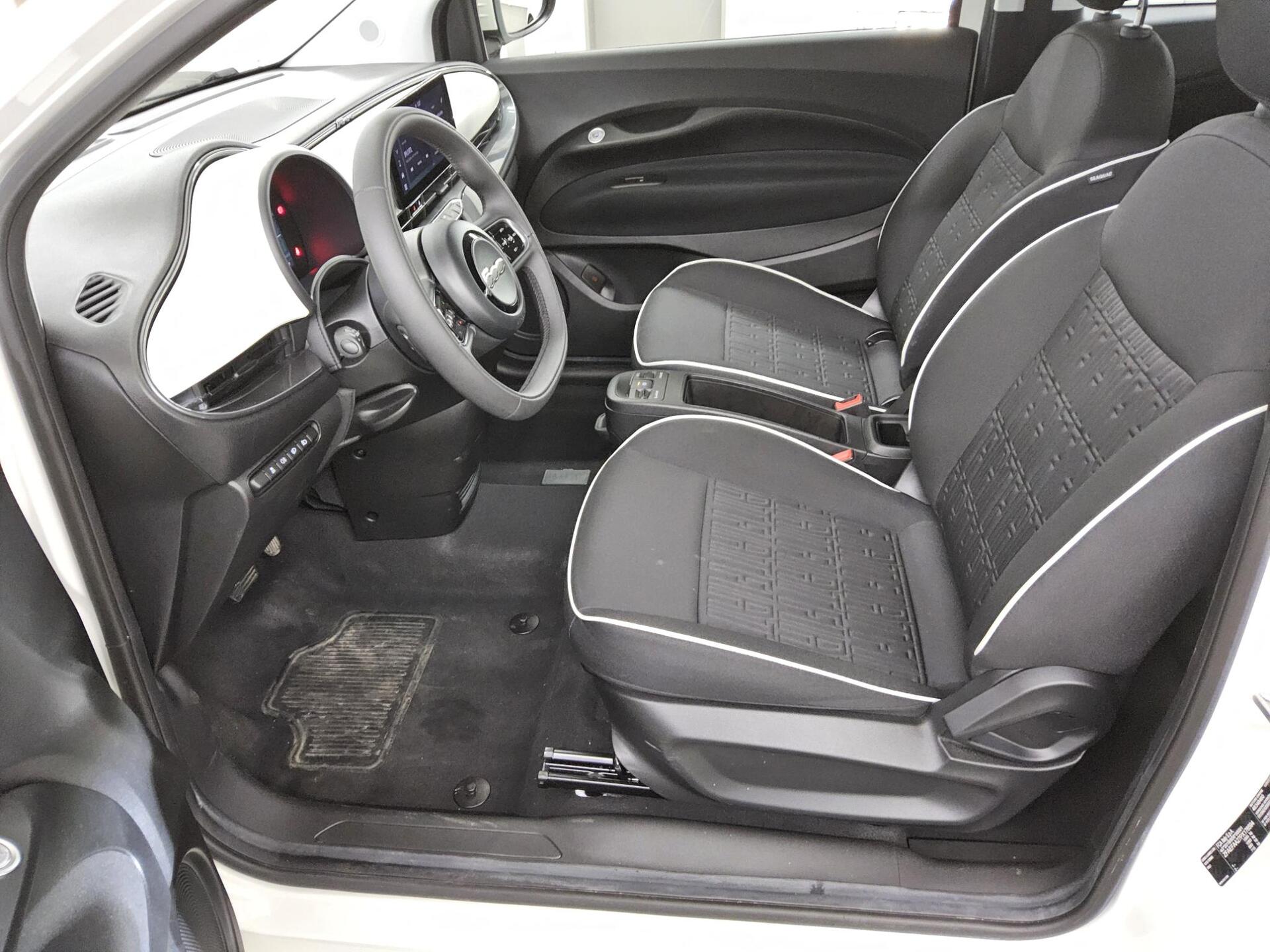 Fiat 500e Base Digitales Cockpit Tempomat DAB+ 9