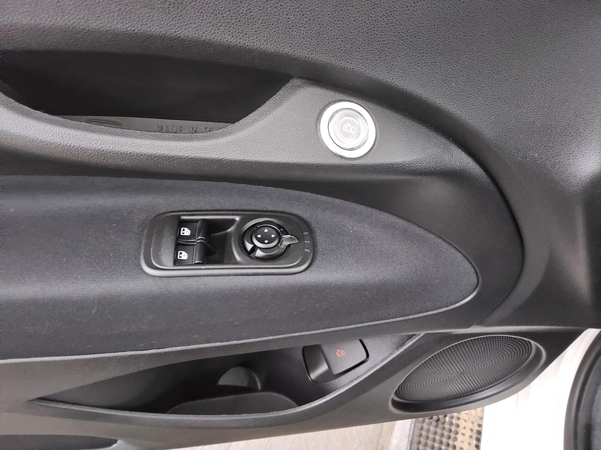 Fiat 500e Base Digitales Cockpit Tempomat DAB+ 10