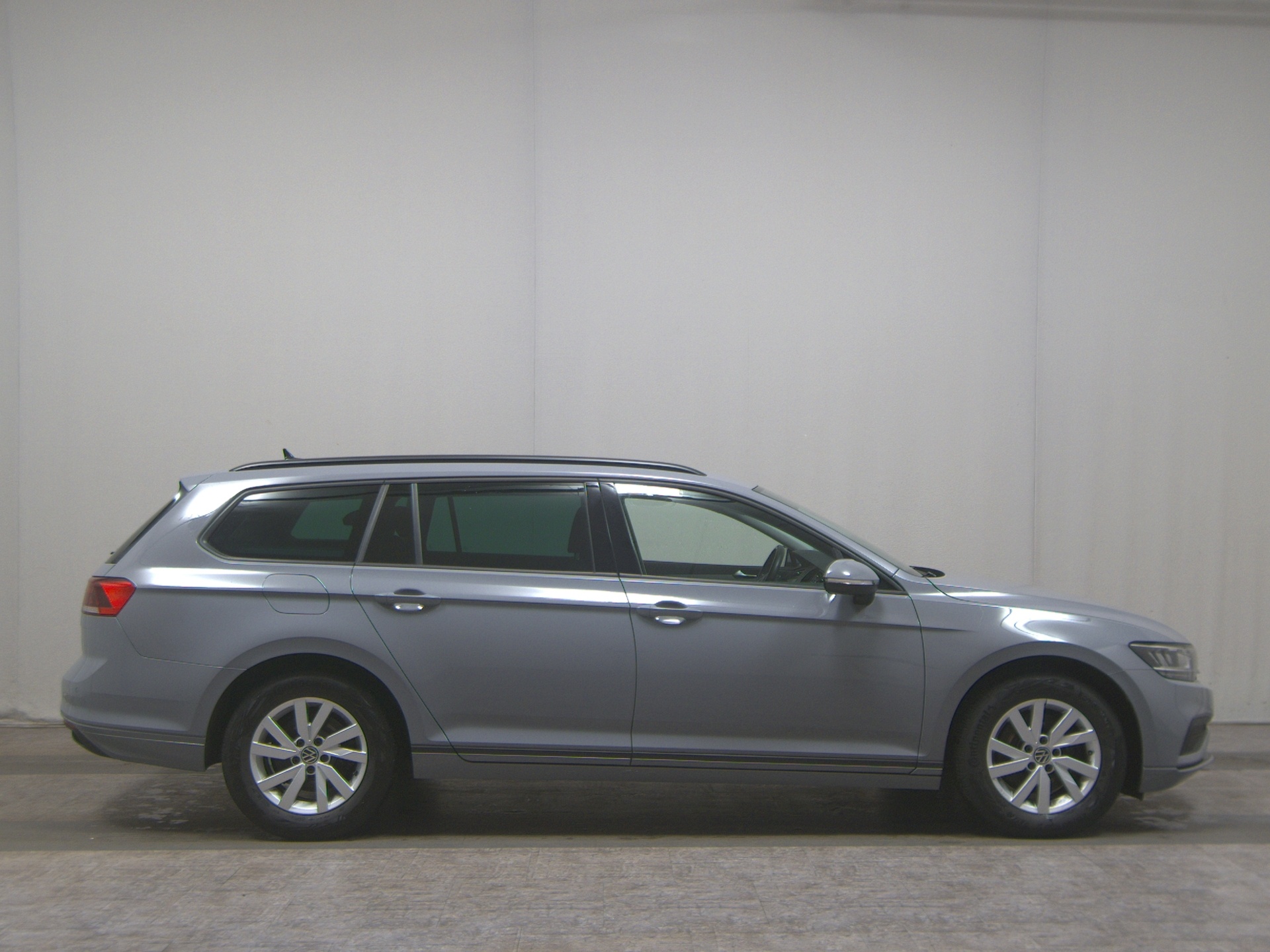 Volkswagen Passat Var. 2.0 TDI Navi LED RfK AHK PDC Shz BT