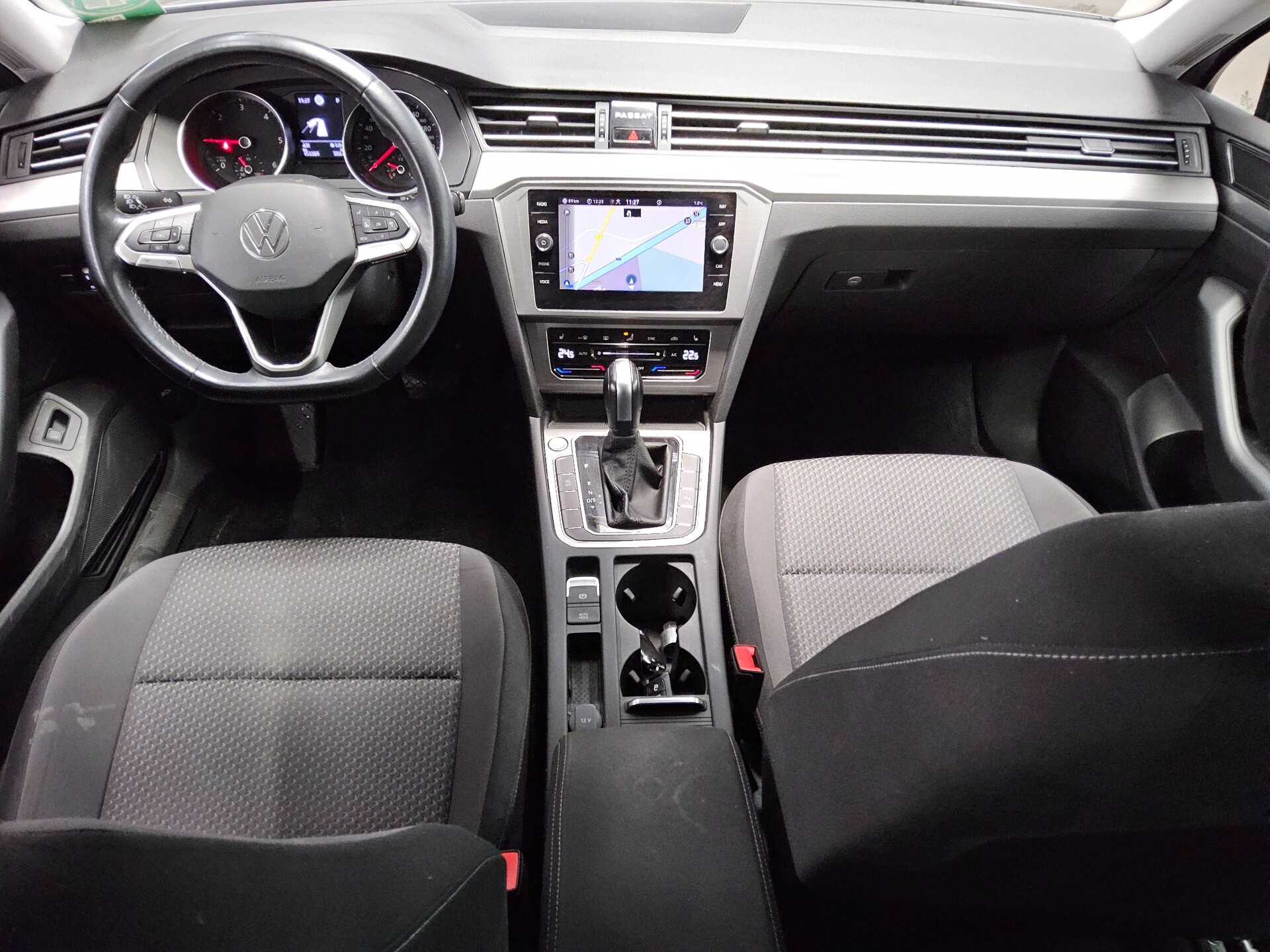 Volkswagen Passat Var. 2.0 TDI Navi LED RfK AHK PDC Shz BT 5