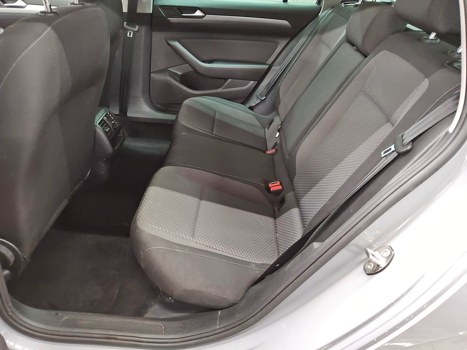 Volkswagen Passat Var. 2.0 TDI Navi LED RfK AHK PDC Shz BT 13