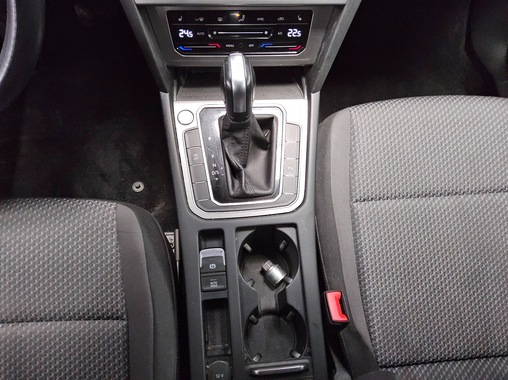 Volkswagen Passat Var. 2.0 TDI Navi LED RfK AHK PDC Shz BT 6