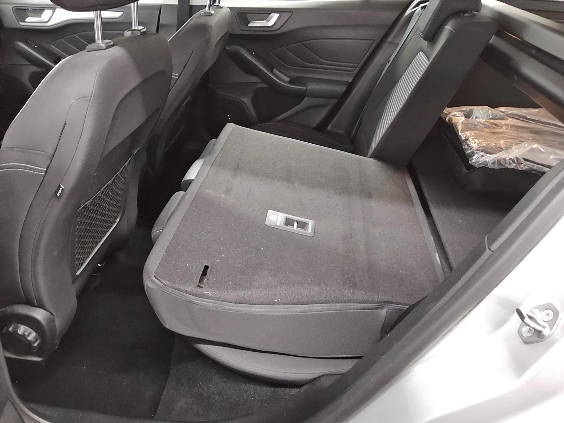 Ford Focus Turnier 2.0 EB Titanium Navi LED RfK ACC 12