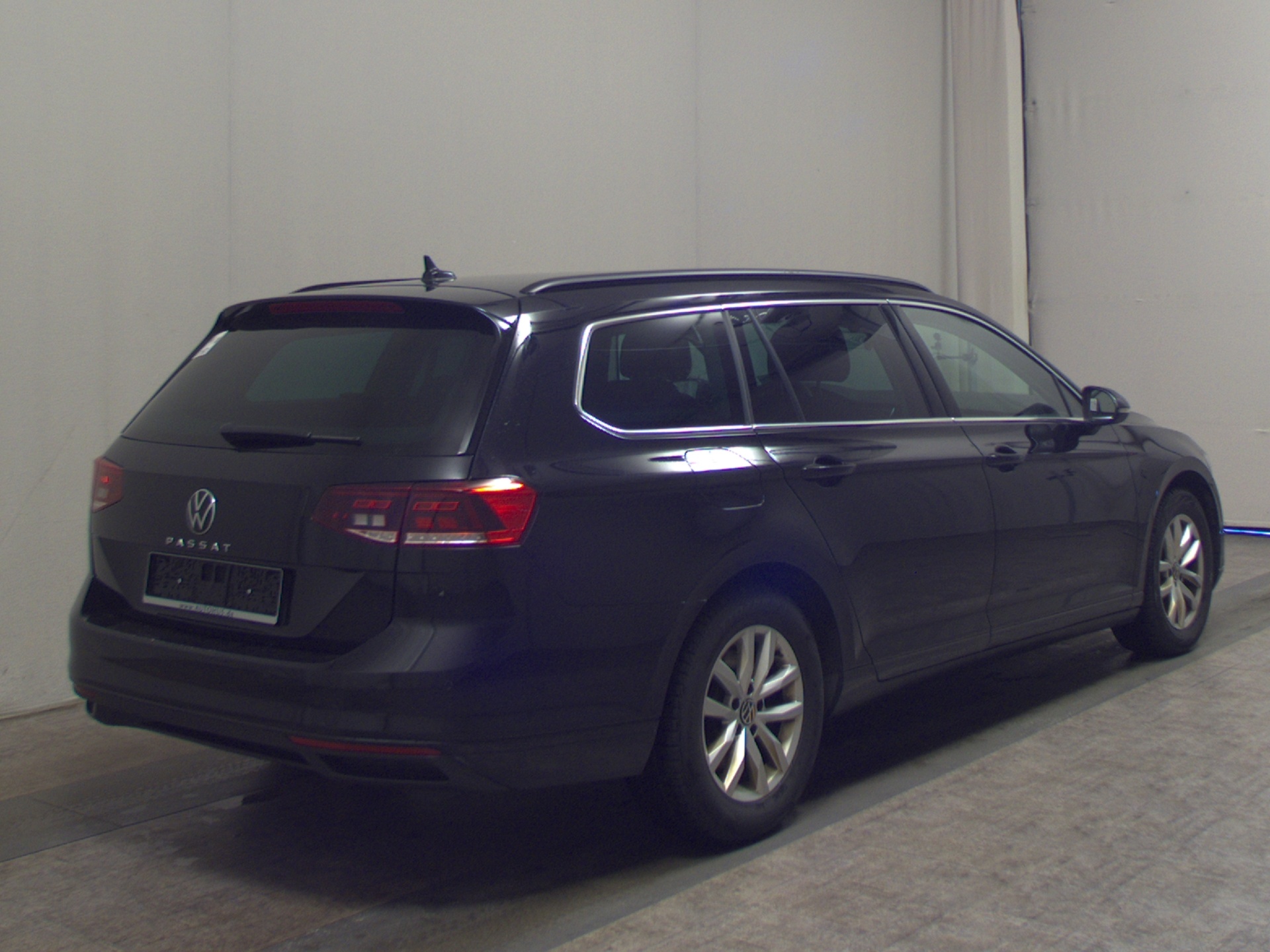 Volkswagen Passat Var. 2.0 TDI Business Nav LED ACC Massage 4