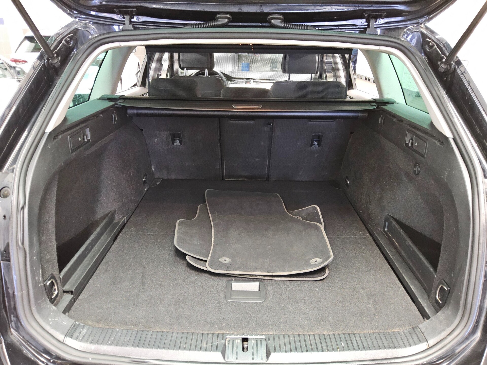 Volkswagen Passat Var. 2.0 TDI Business Nav LED ACC Massage 11