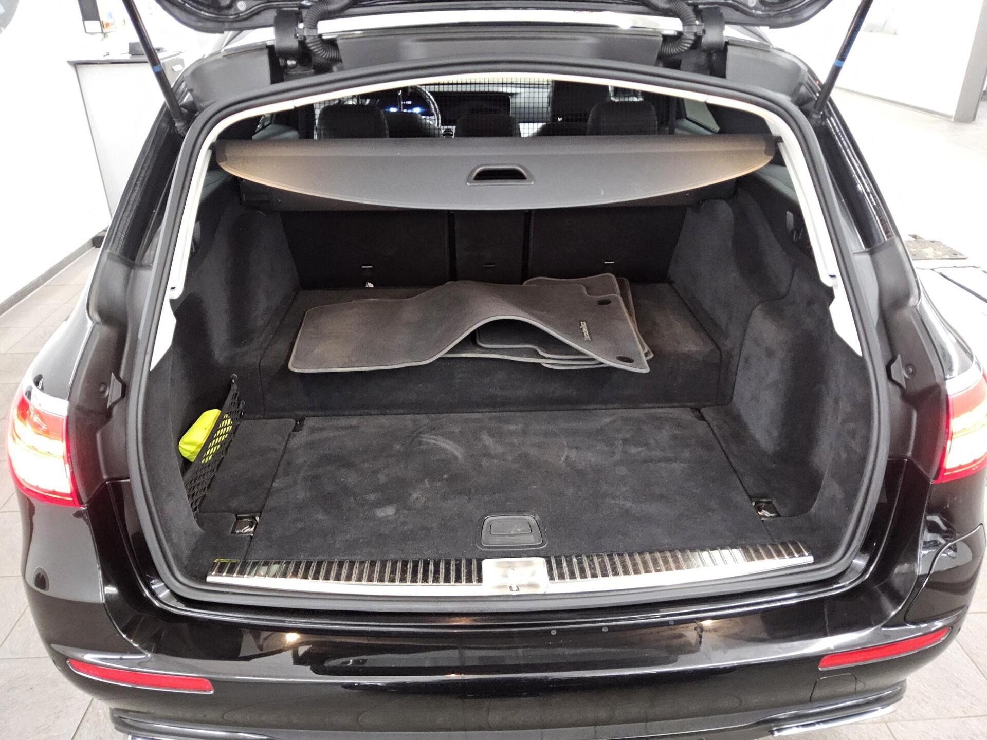 Mercedes-Benz E 300 T de Avantgarde T-Leder Navi LED MBUX 12