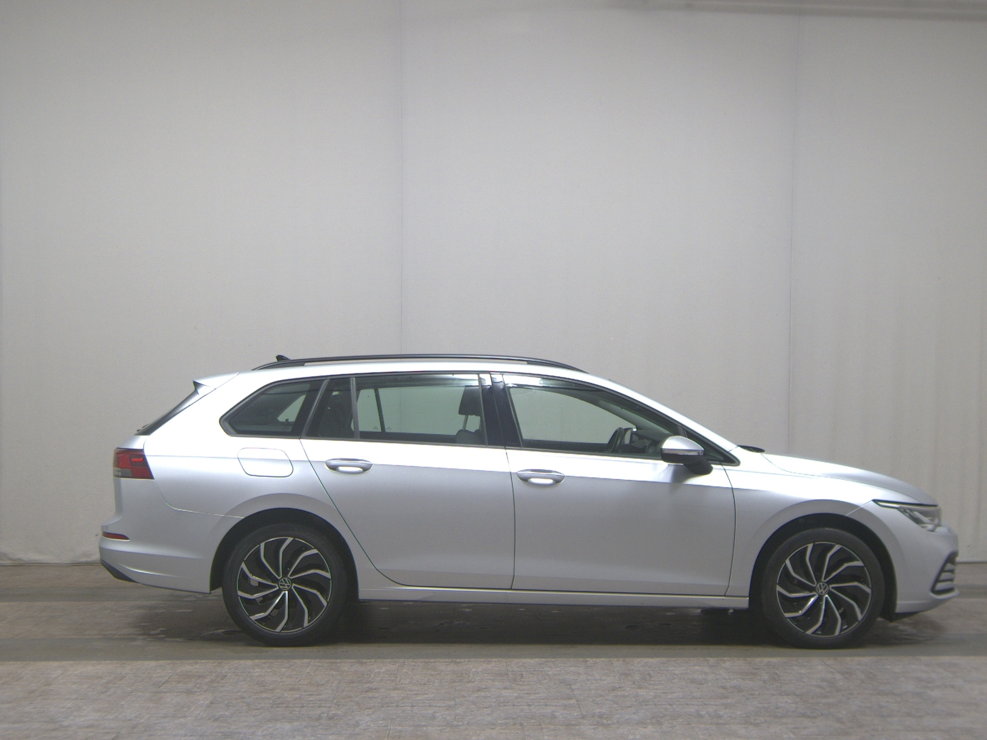 Volkswagen Golf-8 Var. 2.0 TDI Life Navi LED DC AHK ACC PDC