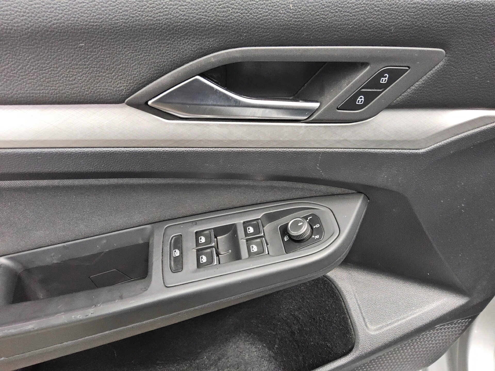 Volkswagen Golf-8 Var. 2.0 TDI Life Navi LED DC AHK ACC PDC 10