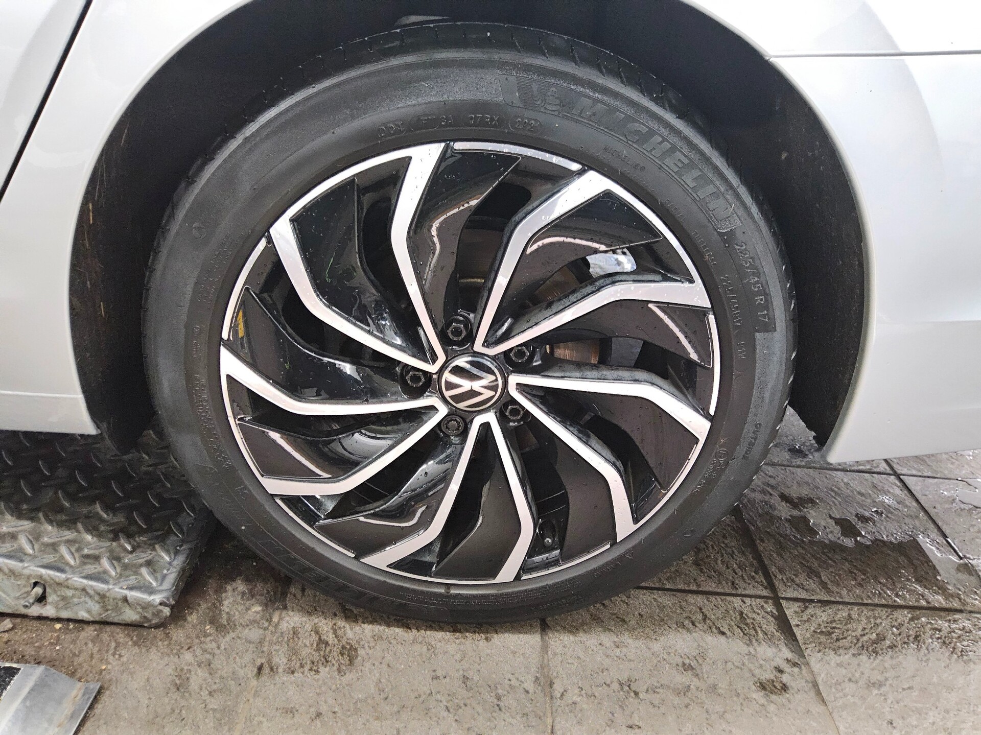 Volkswagen Golf-8 Var. 2.0 TDI Life Navi LED DC AHK ACC PDC 11