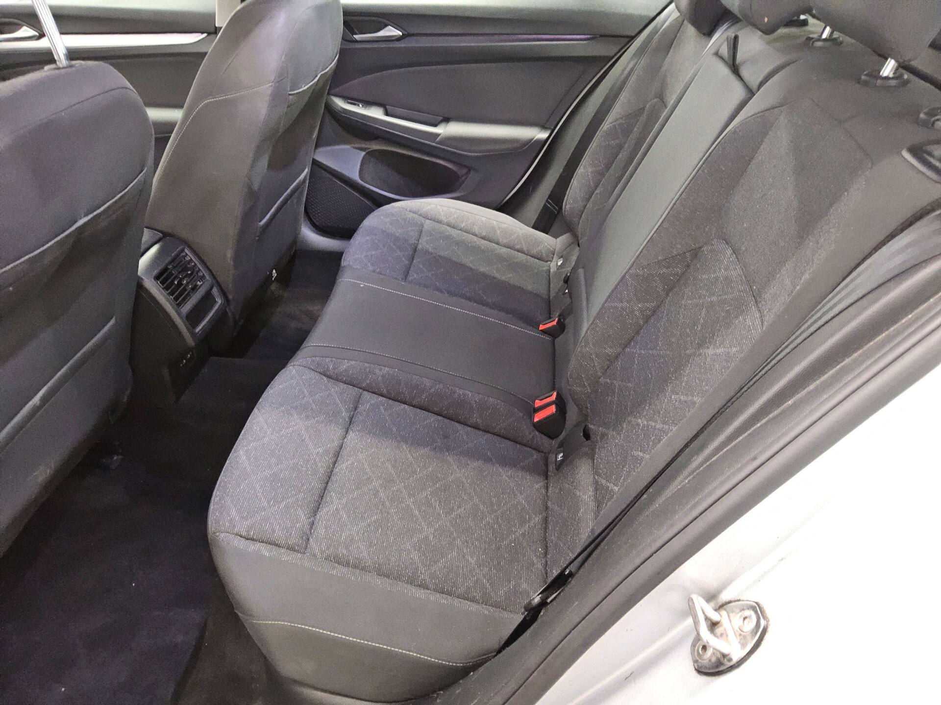 Volkswagen Golf-8 Var. 2.0 TDI Life Navi LED DC AHK ACC PDC 13