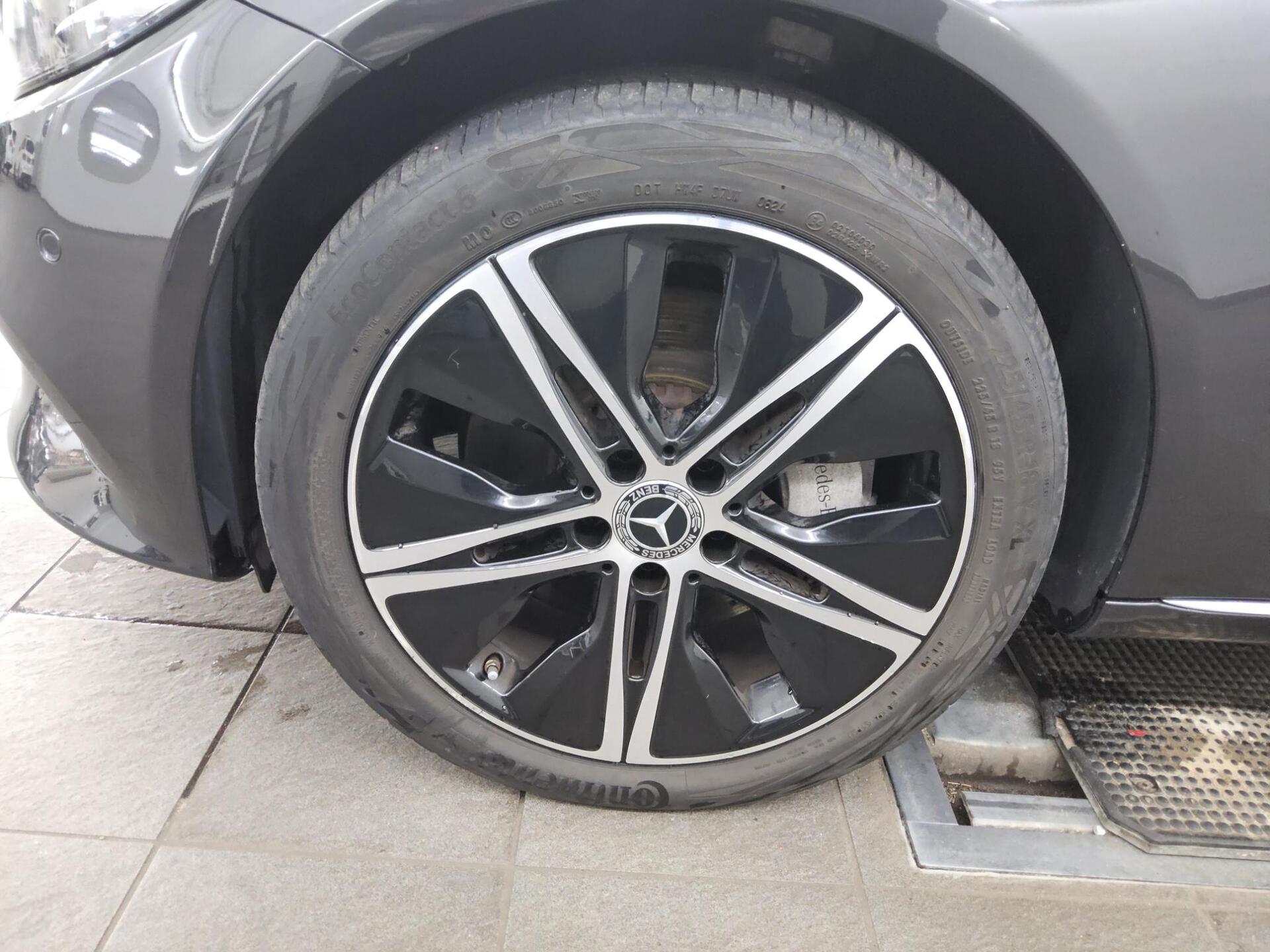 Mercedes-Benz C 300 T de Avantgarde Navi LED RFK AHK Distr.+ 10