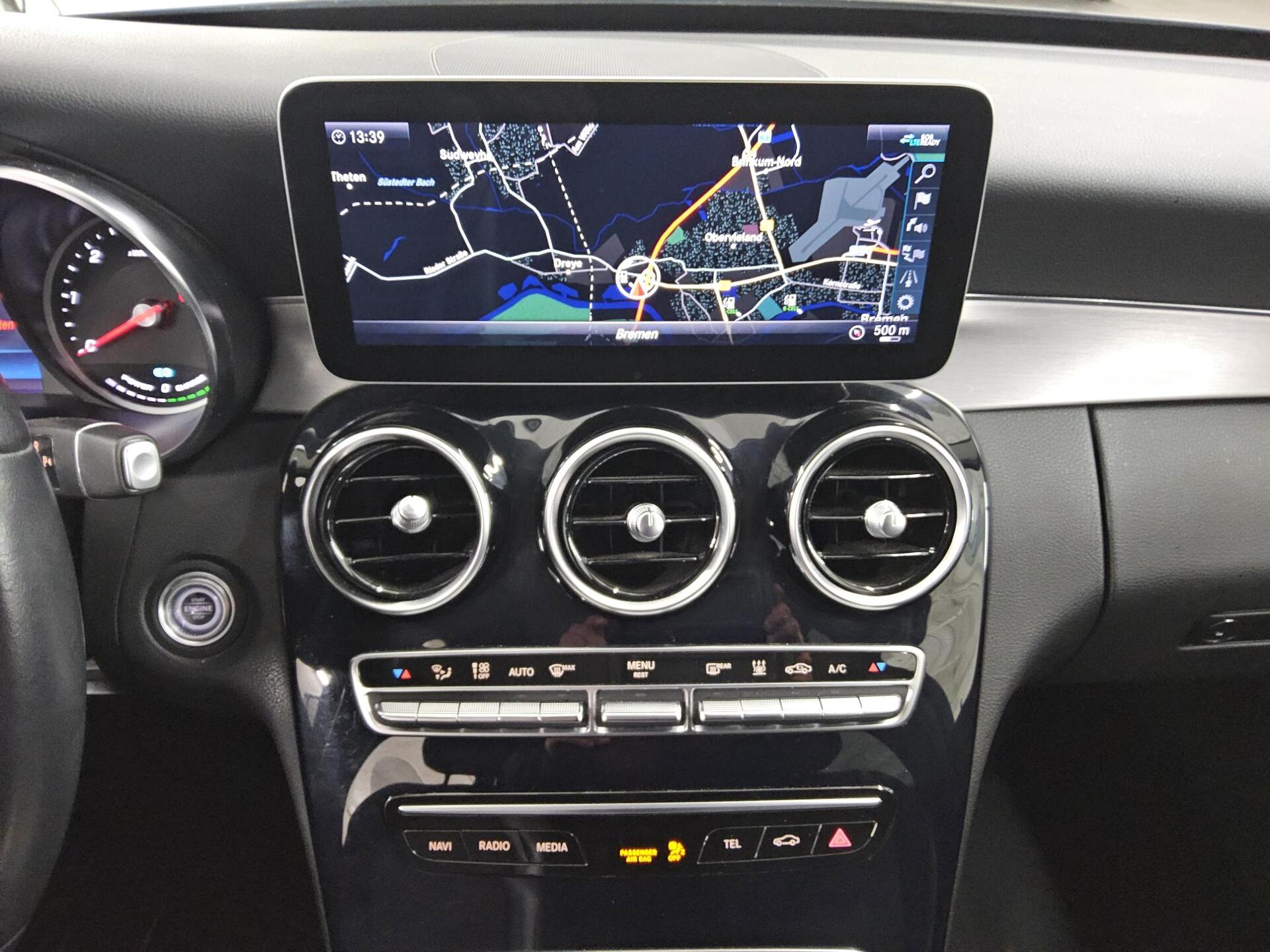 Mercedes-Benz C 300 T de Avantgarde Navi LED RFK AHK Distr.+ 7