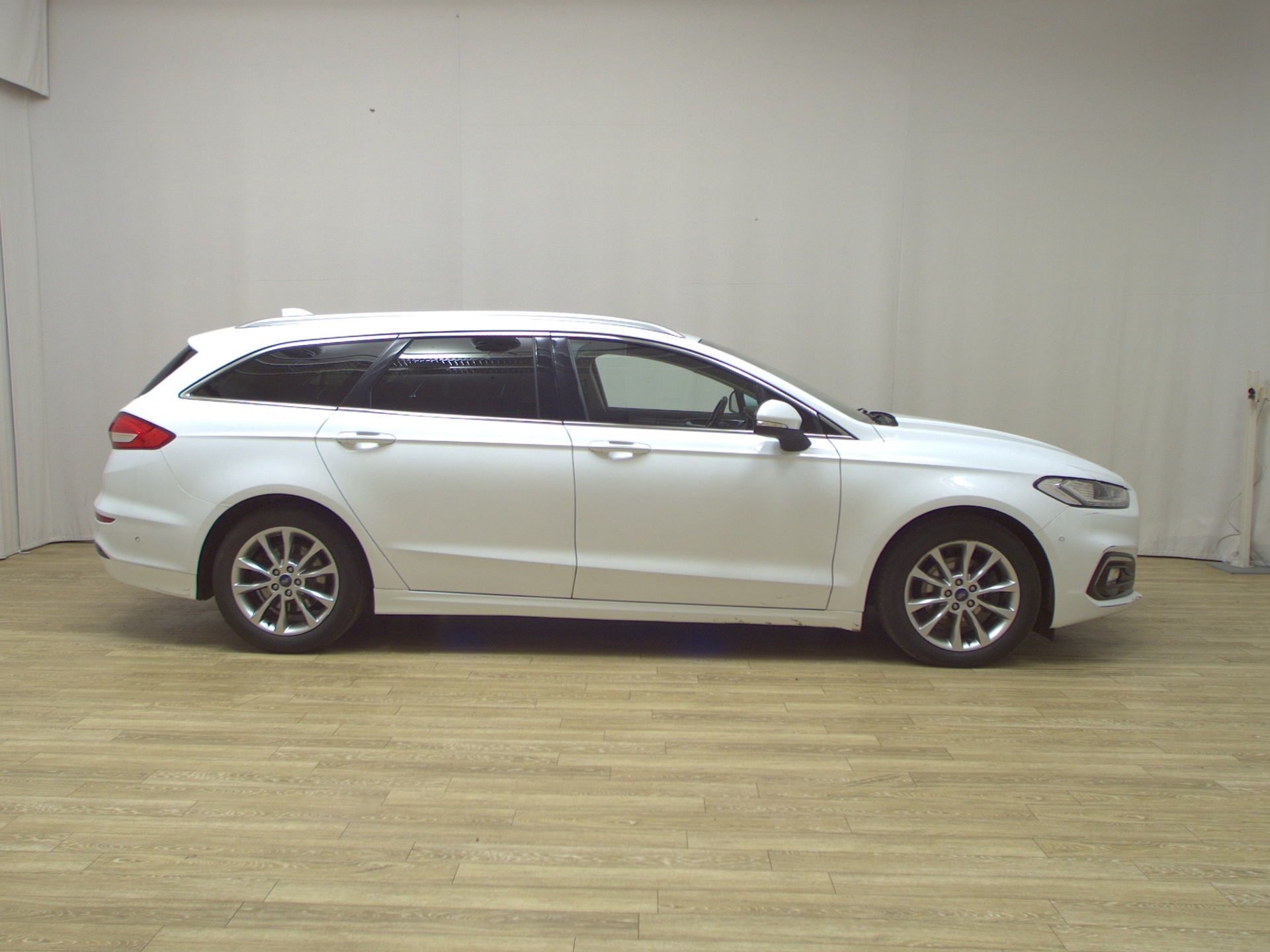 Ford Mondeo Turnier 2.0 EB Titanium Navi LED Pano RfK
