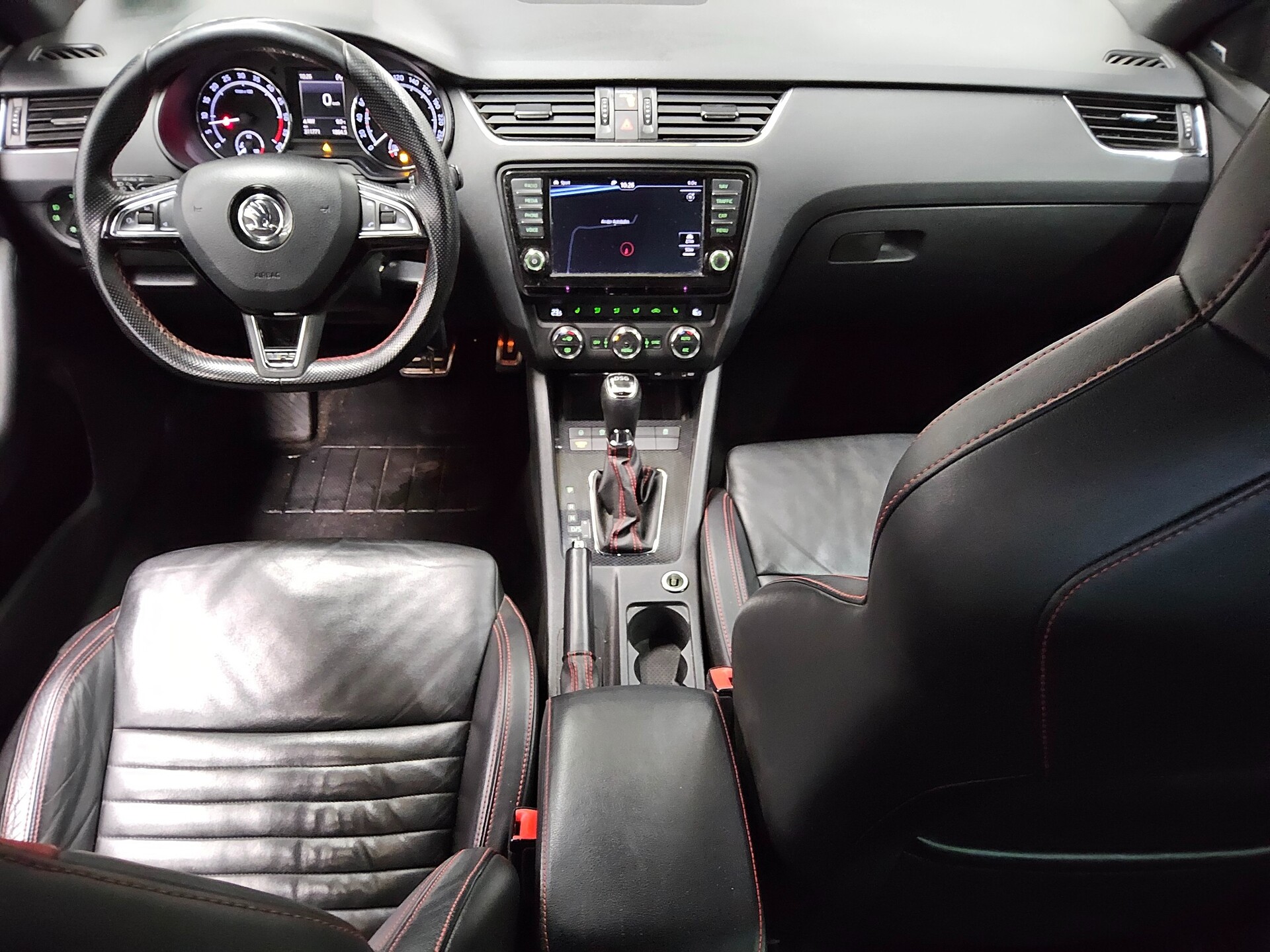 Skoda Octavia Kombi 2.0 TDI RS AHK Navi Xenon HU 05/27 5