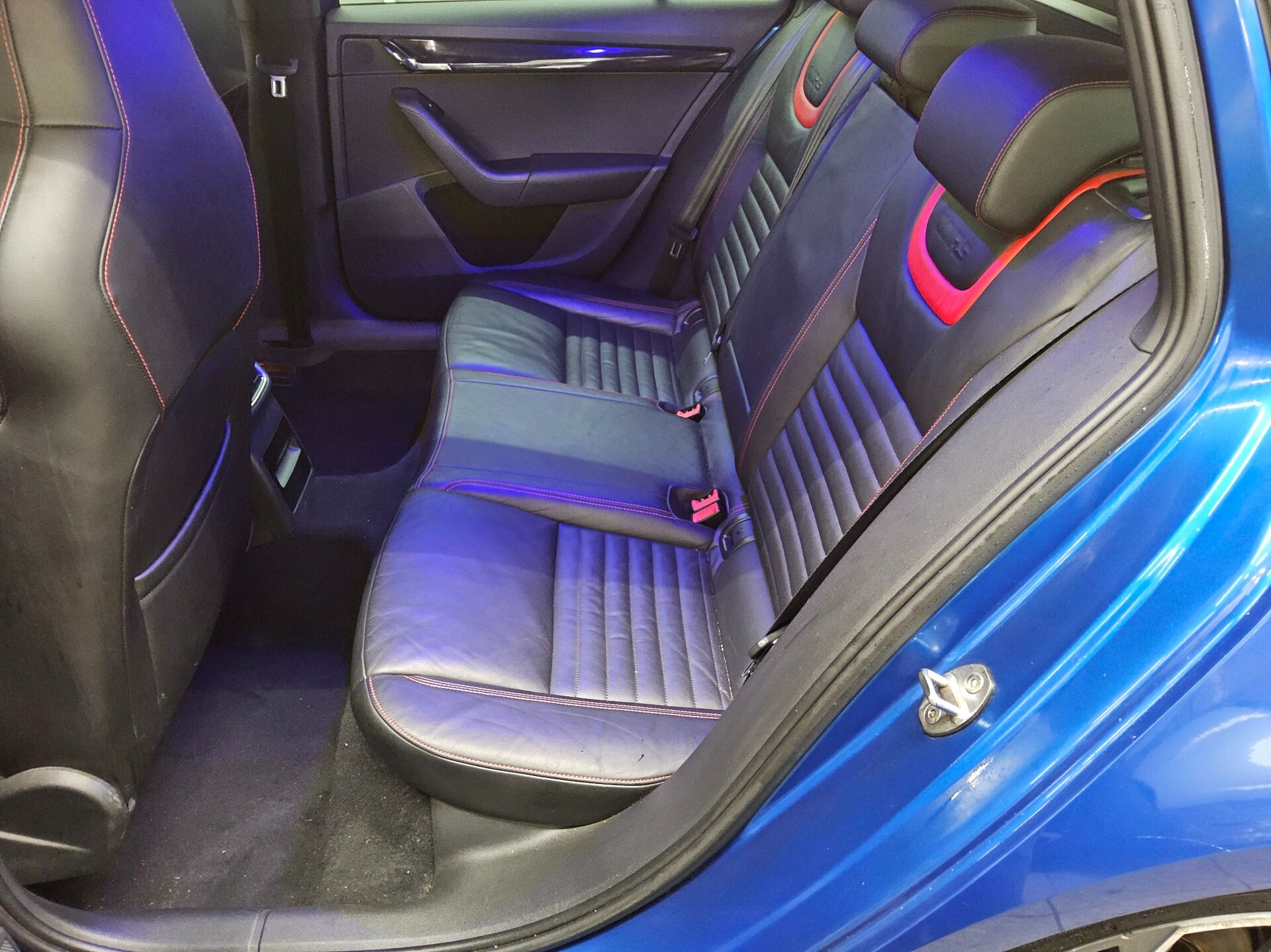 Skoda Octavia Kombi 2.0 TDI RS AHK Navi Xenon HU 05/27 13