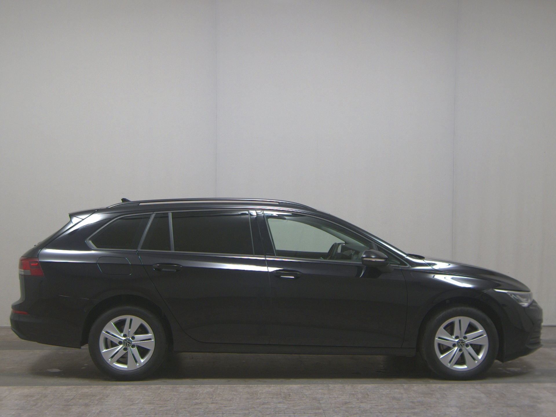 Volkswagen Golf-8 Var. 2.0 TDI Life Navi LED DC RfK ACC Shz