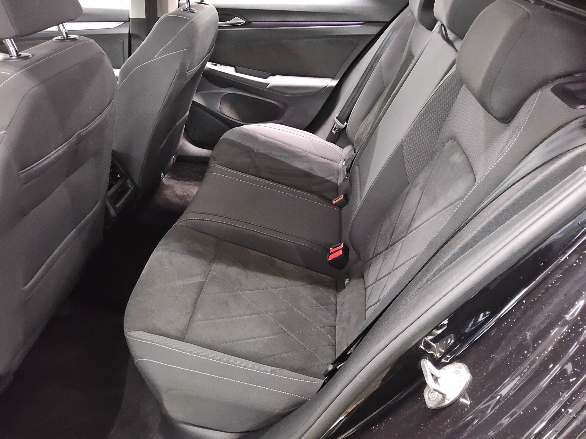 Volkswagen Golf-8 Var. 2.0 TDI Life Navi LED DC RfK ACC Shz 13