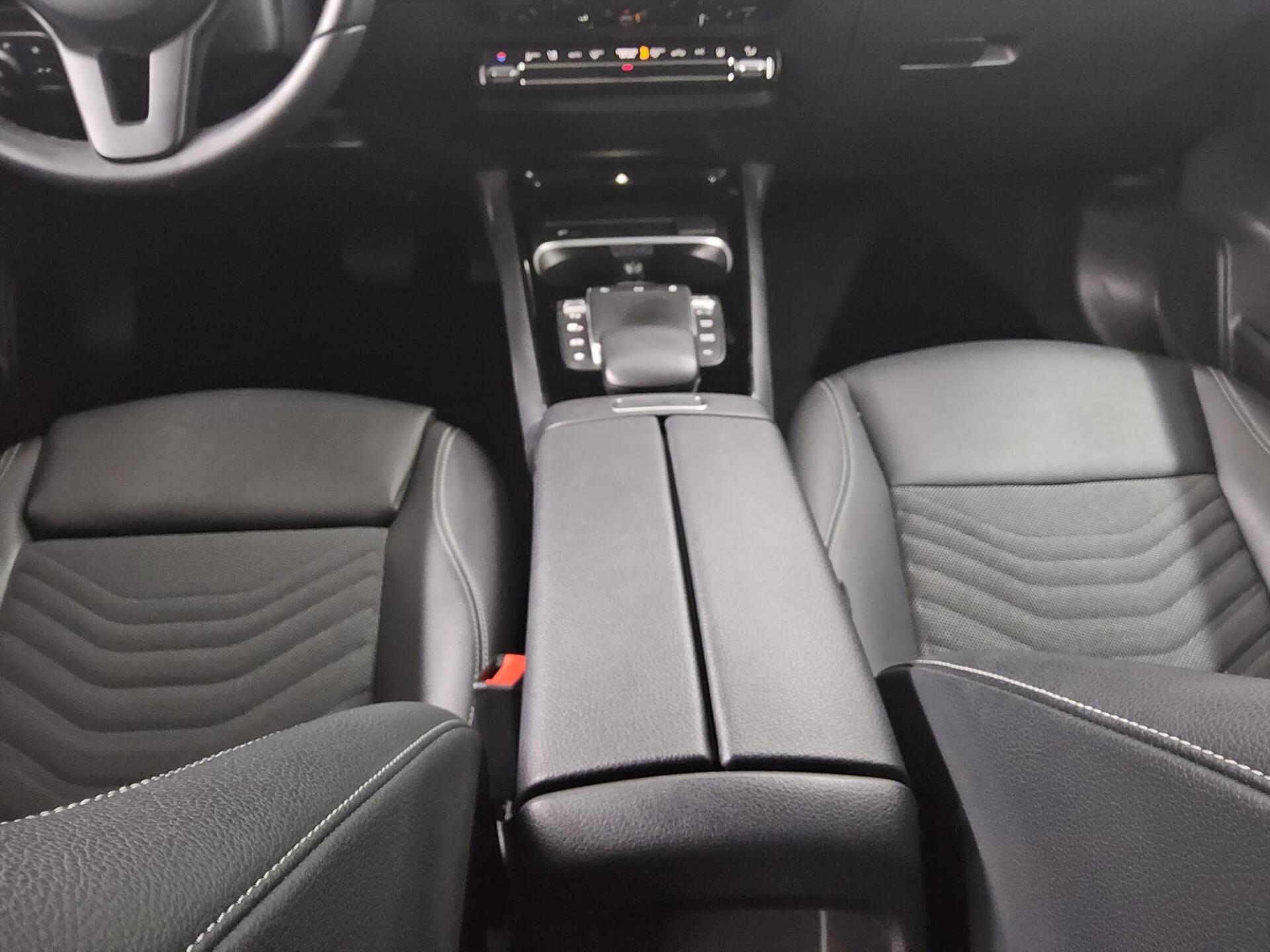 Mercedes-Benz GLA 250 e Navi RfK PDC Shz Tempomat 6