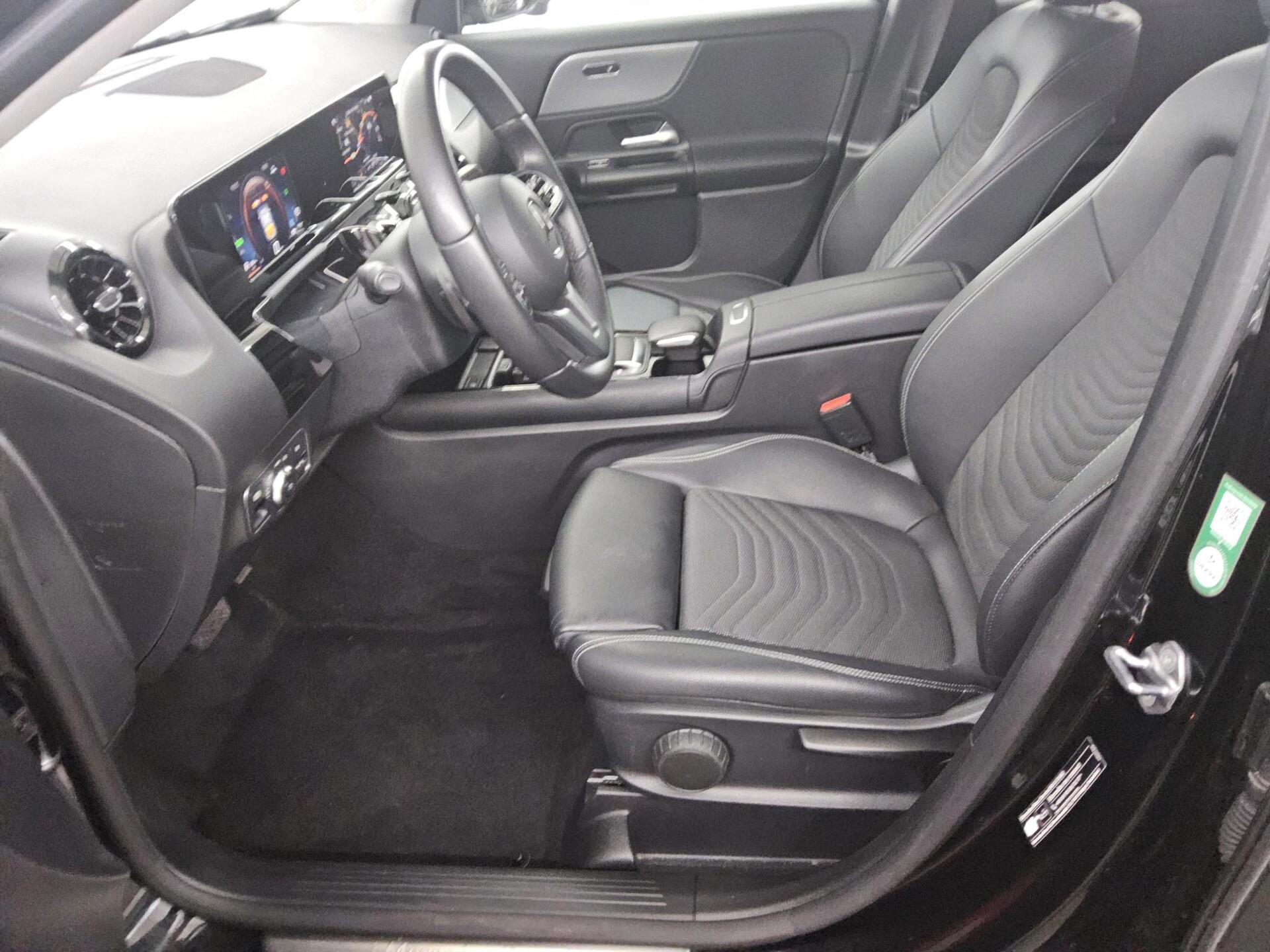 Mercedes-Benz GLA 250 e Navi RfK PDC Shz Tempomat 9