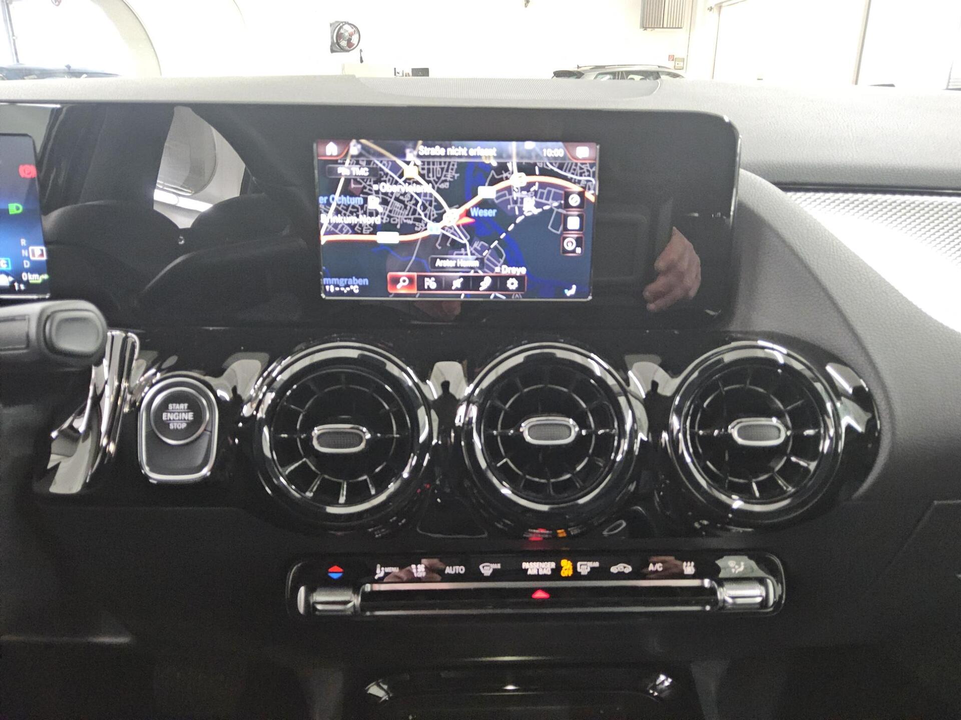 Mercedes-Benz GLA 250 e Navi RfK PDC Shz Tempomat 7