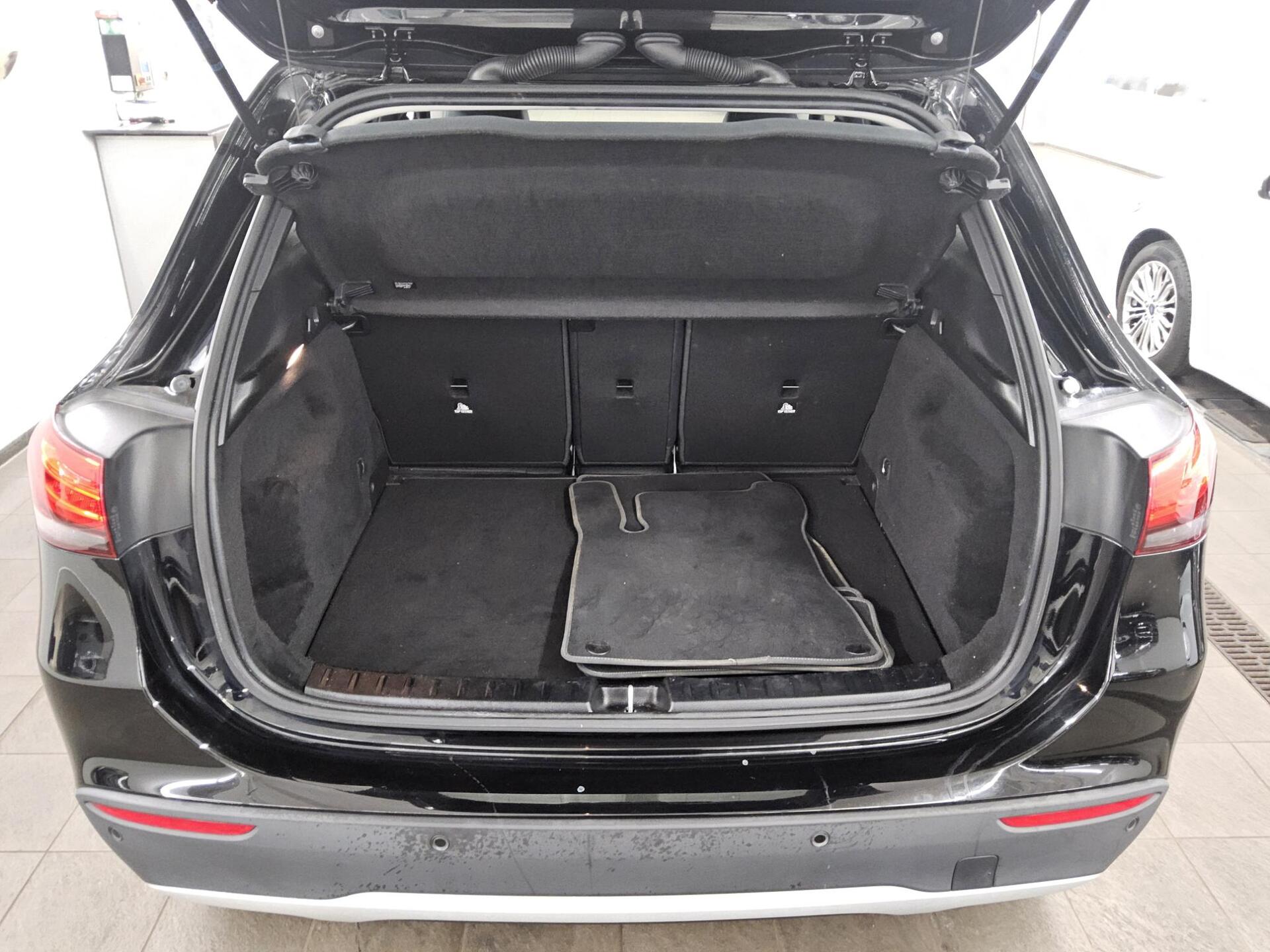 Mercedes-Benz GLA 250 e Navi RfK PDC Shz Tempomat 12