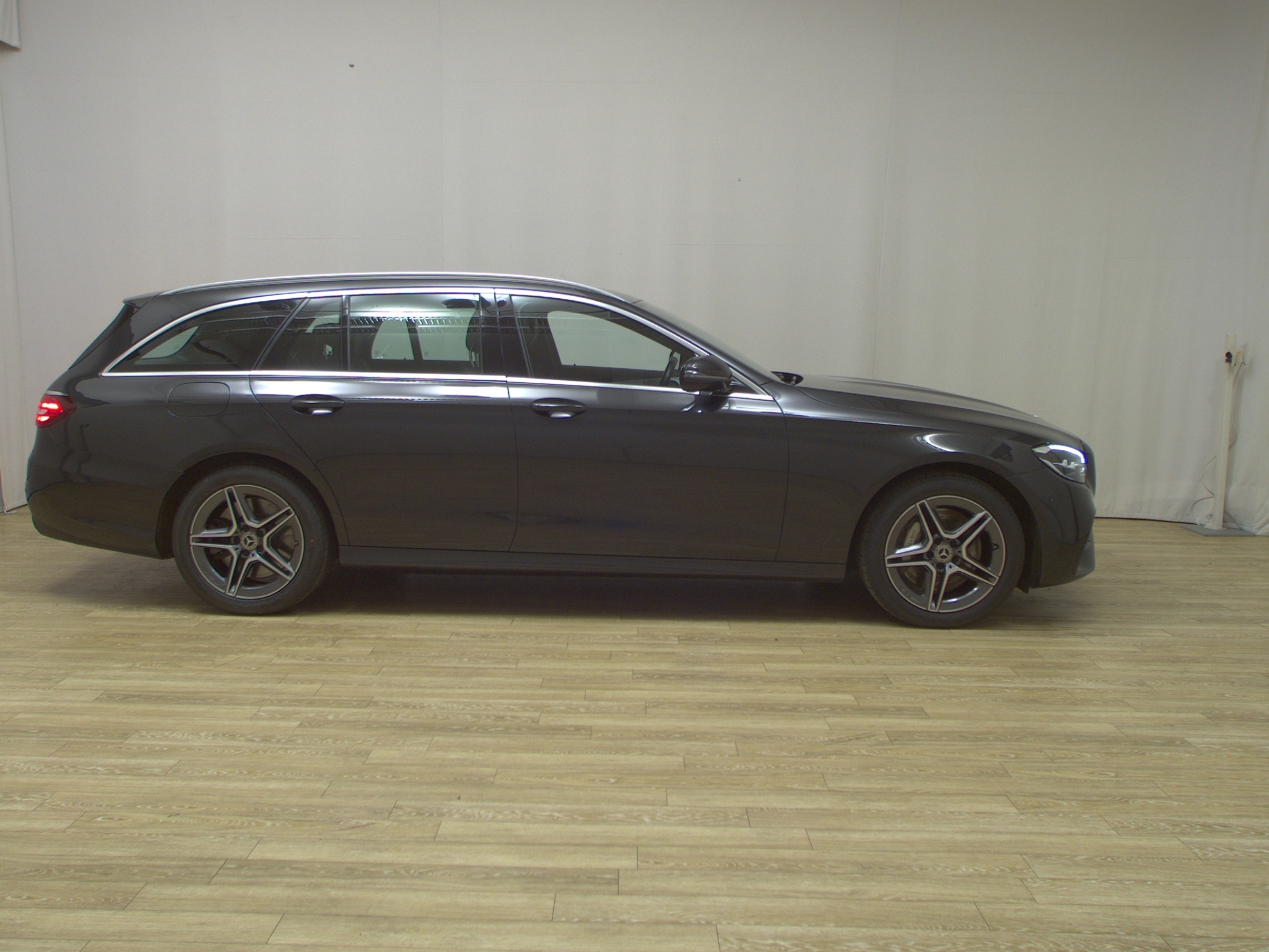 Mercedes-Benz E 300 T de AMG-Line Navi LED Pano MBUX-AR RfK