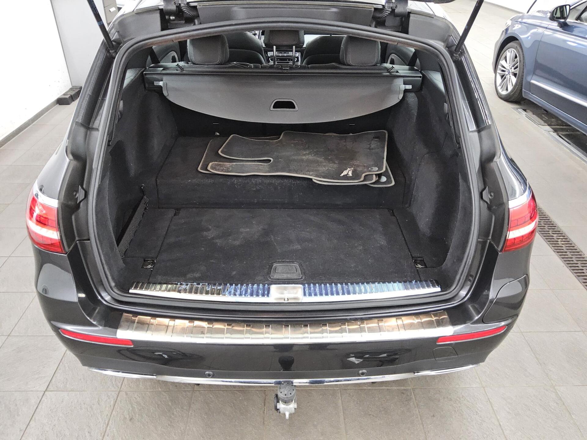 Mercedes-Benz E 300 T de AMG-Line Navi LED Pano MBUX-AR RfK 13