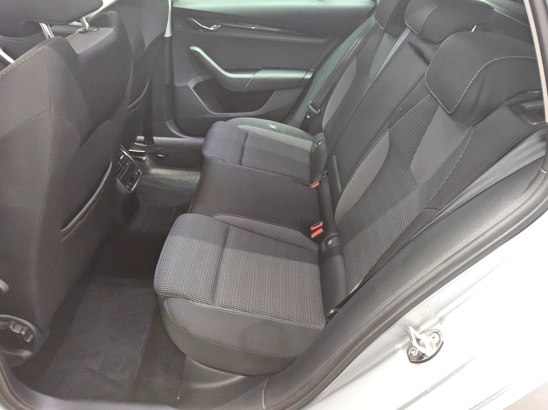 Skoda Octavia Kombi 2.0 TDI Ambition Navi LED Virtual 13