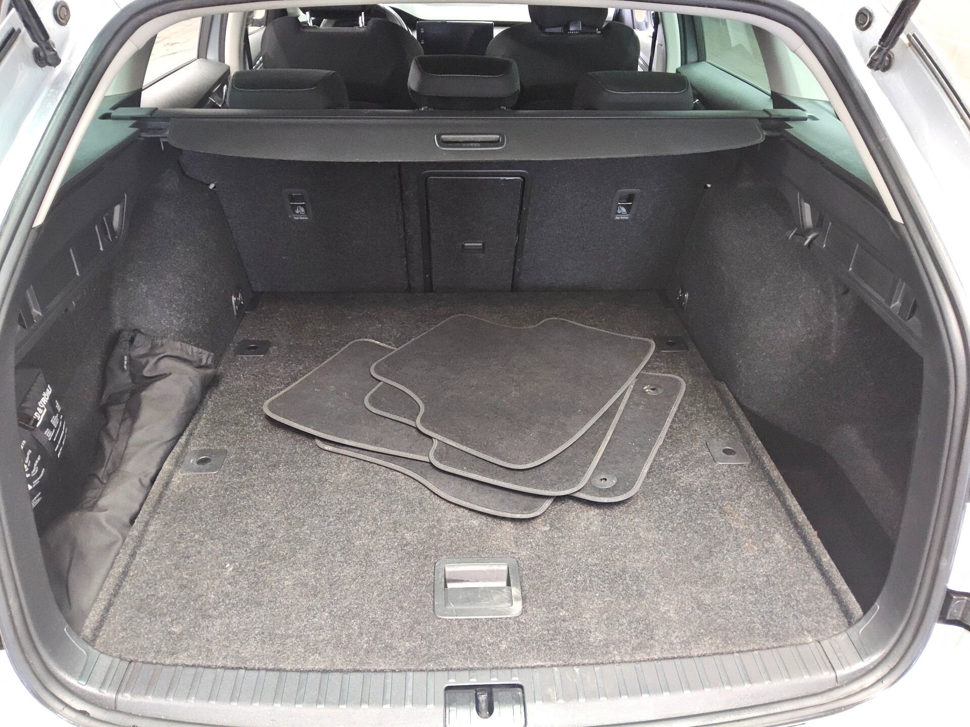 Skoda Octavia Kombi 2.0 TDI Ambition Navi LED Virtual 12