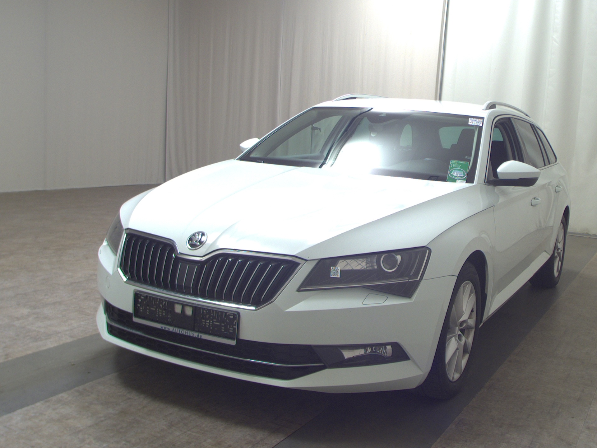 Skoda Superb Kombi 2.0 TDI Style Navi Xenon AHK RfK 2