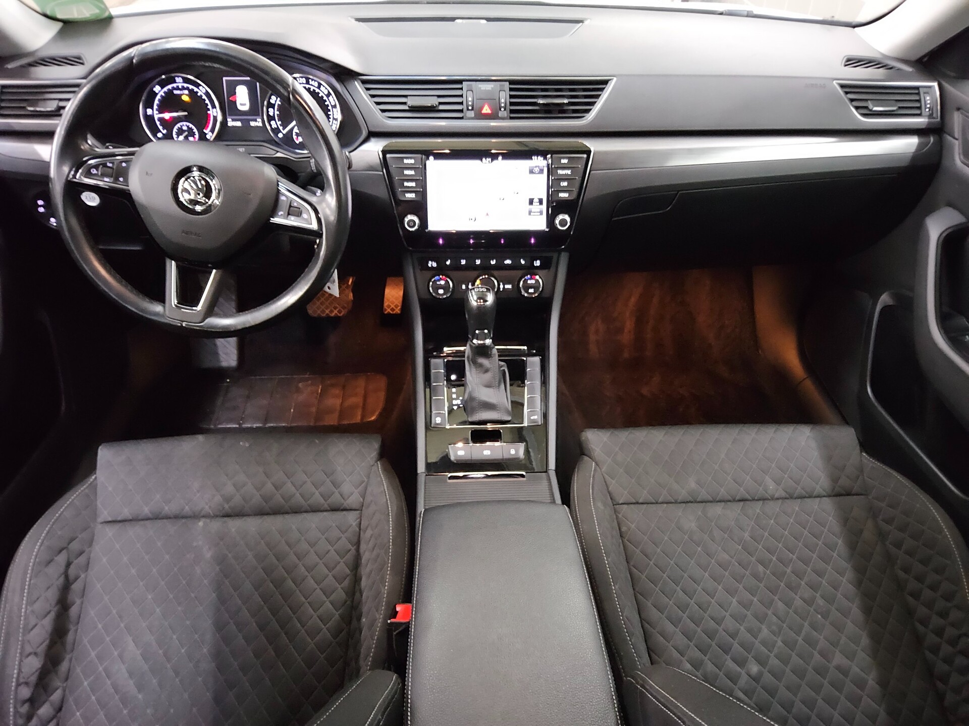 Skoda Superb Kombi 2.0 TDI Style Navi Xenon AHK RfK 5