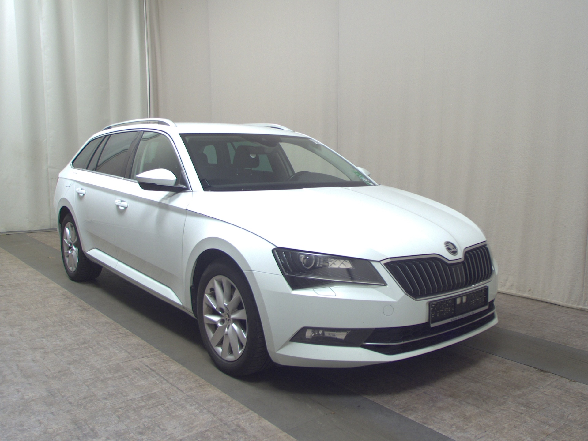 Skoda Superb Kombi 2.0 TDI Style Navi Xenon AHK RfK 3