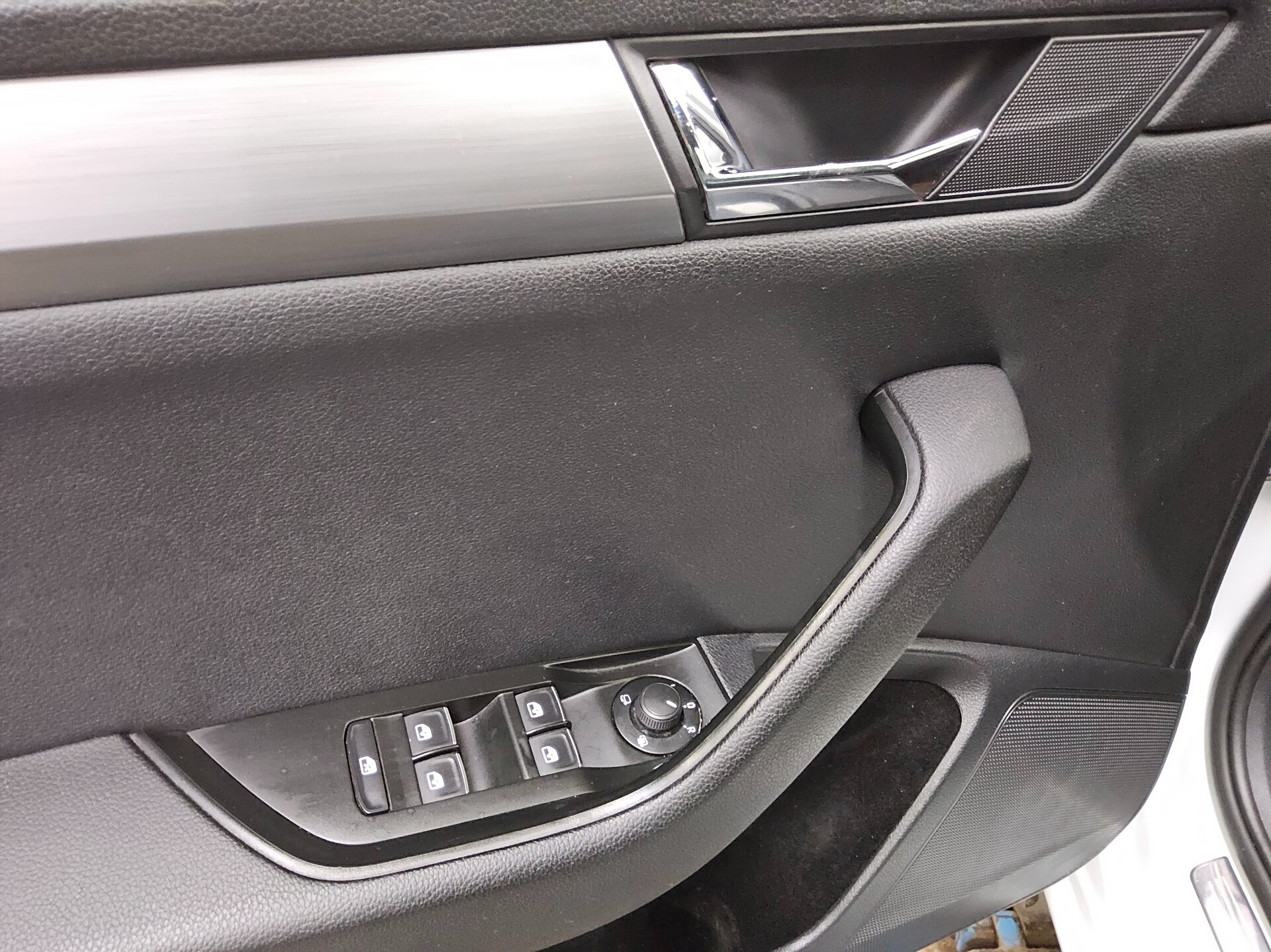 Skoda Superb Kombi 2.0 TDI Style Navi Xenon AHK RfK 9