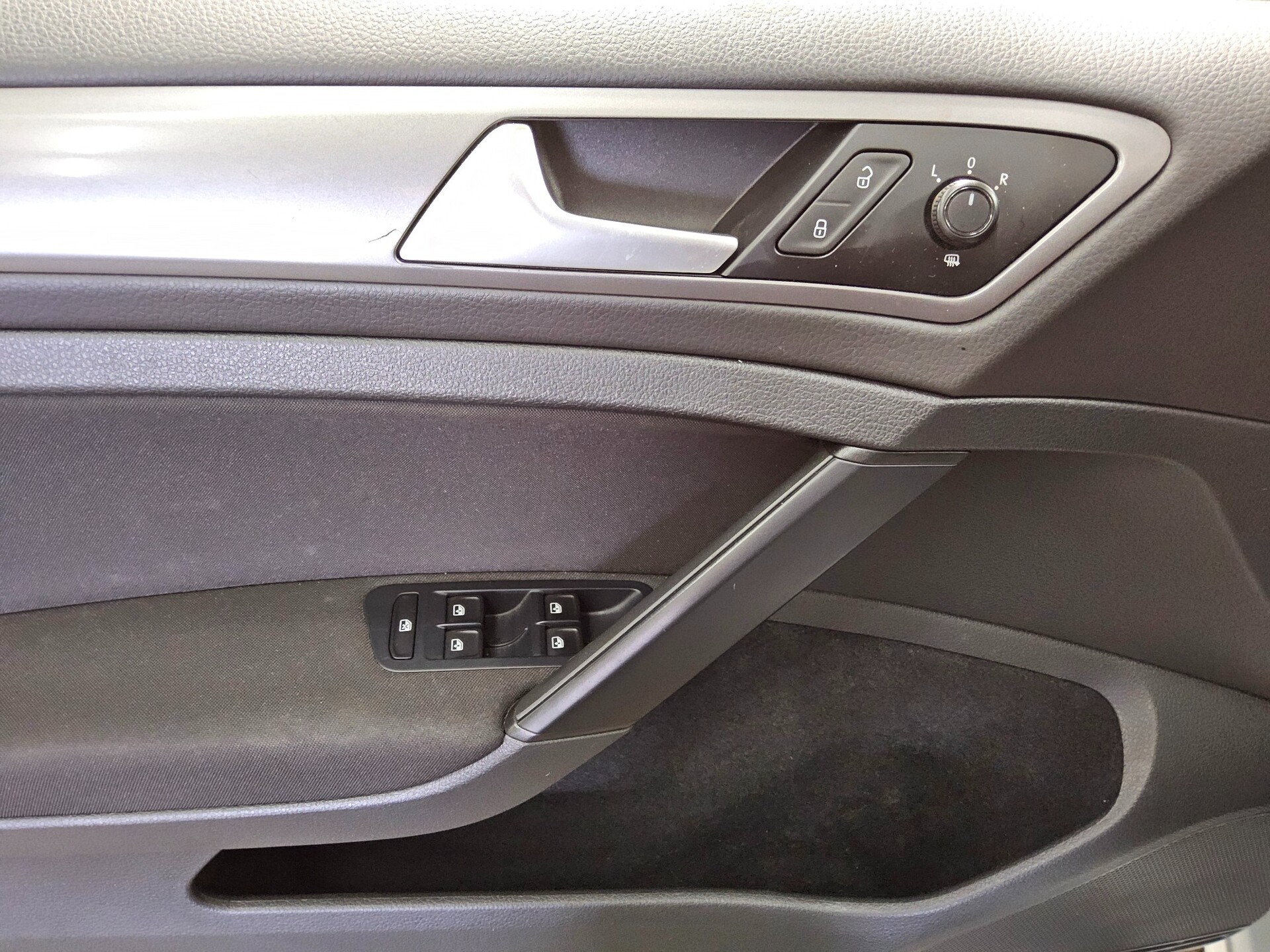 Volkswagen Golf-7 Var. 1.6 TDI Trendline Navi PDC SHZ 9