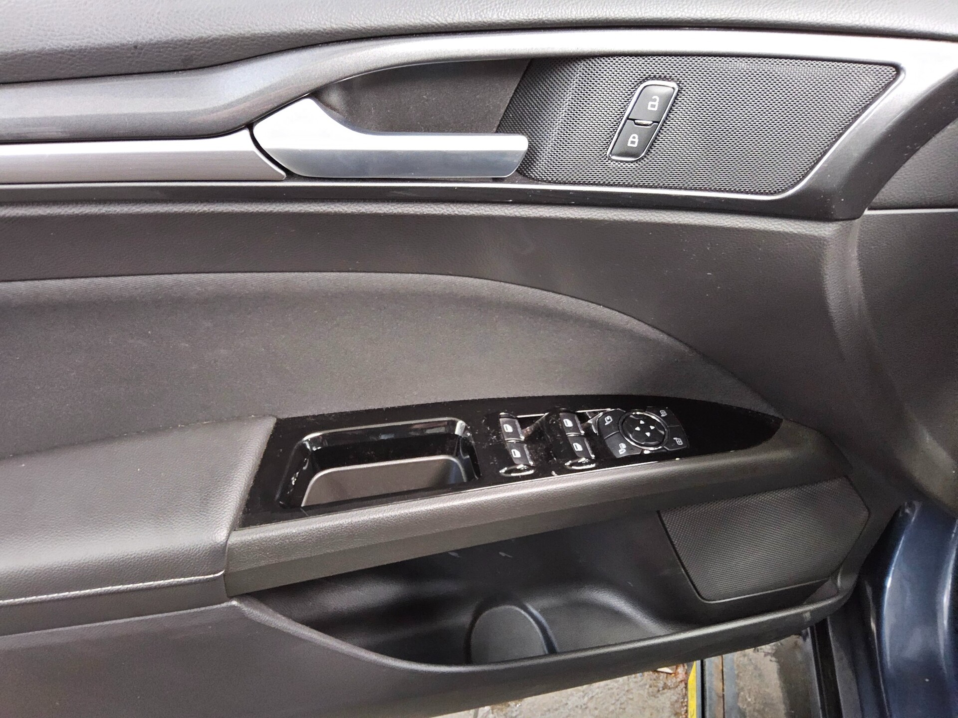 Ford Mondeo Turnier 2.0 EB Titanium Navi AHK RFK DAB 9