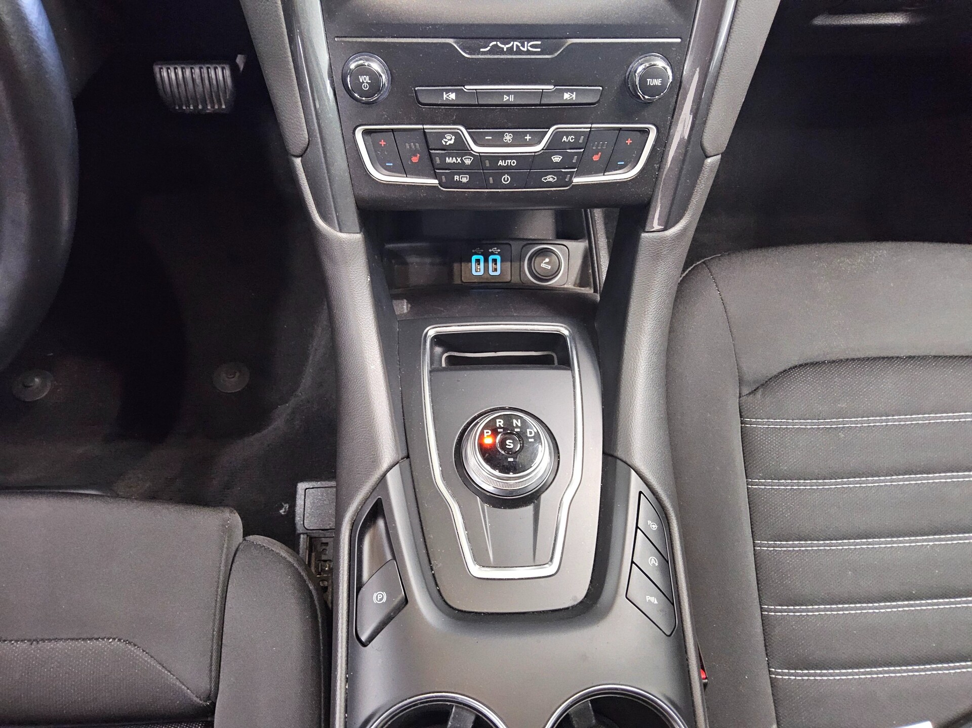 Ford Mondeo Turnier 2.0 EB Titanium Navi AHK RFK DAB 6