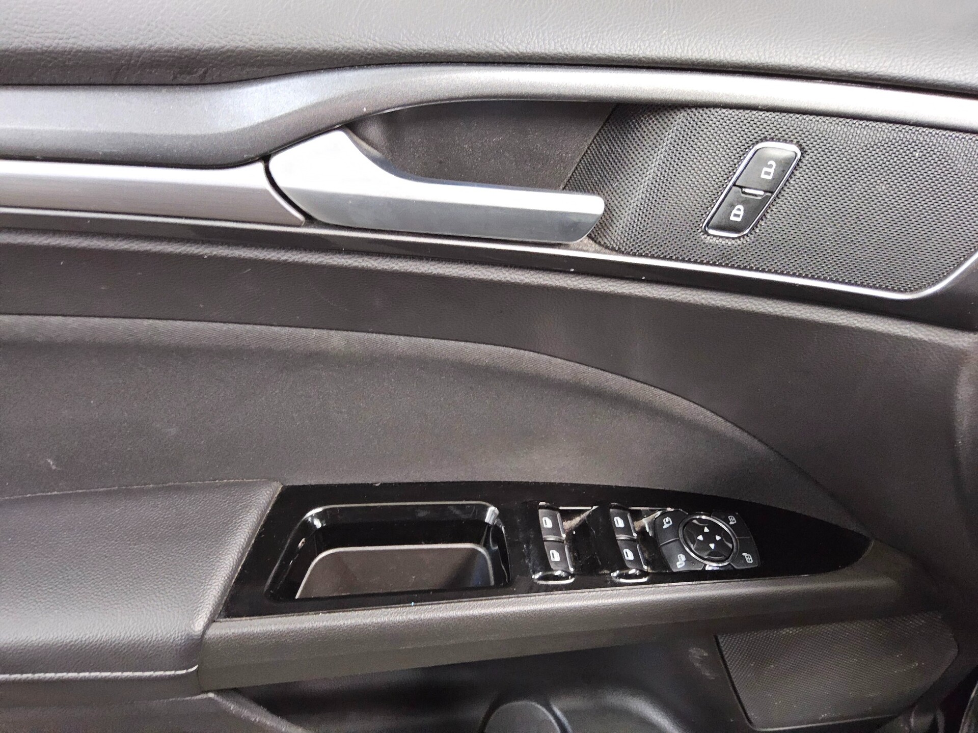 Ford Mondeo Turnier 2.0 EB Titanium Navi LED ACC 9