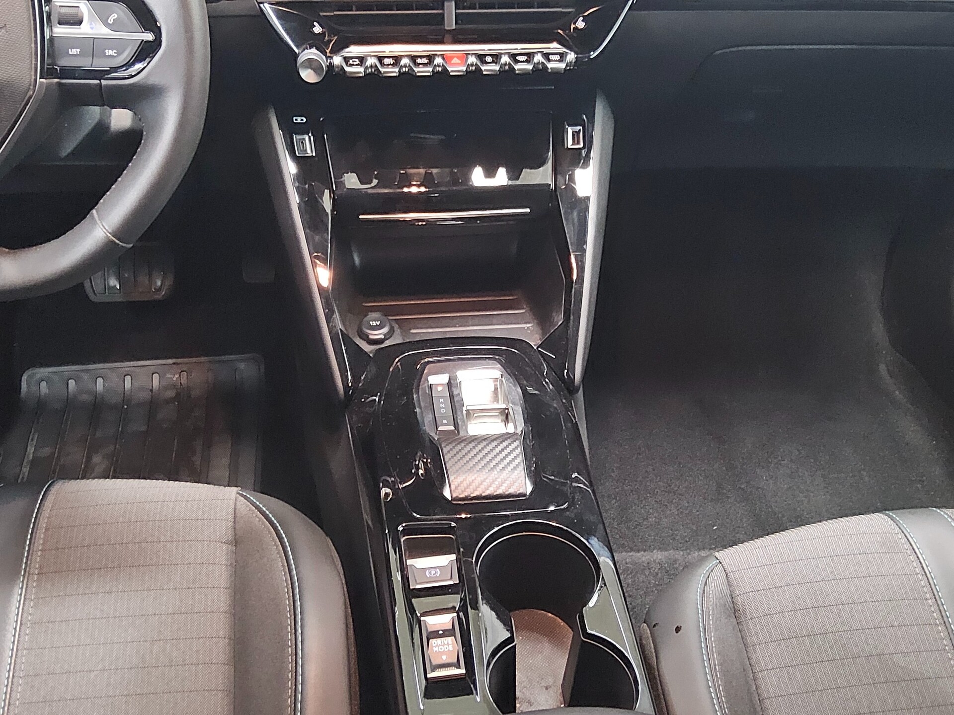 Peugeot 208 e Allure LED Shz PDC T-Leder 6