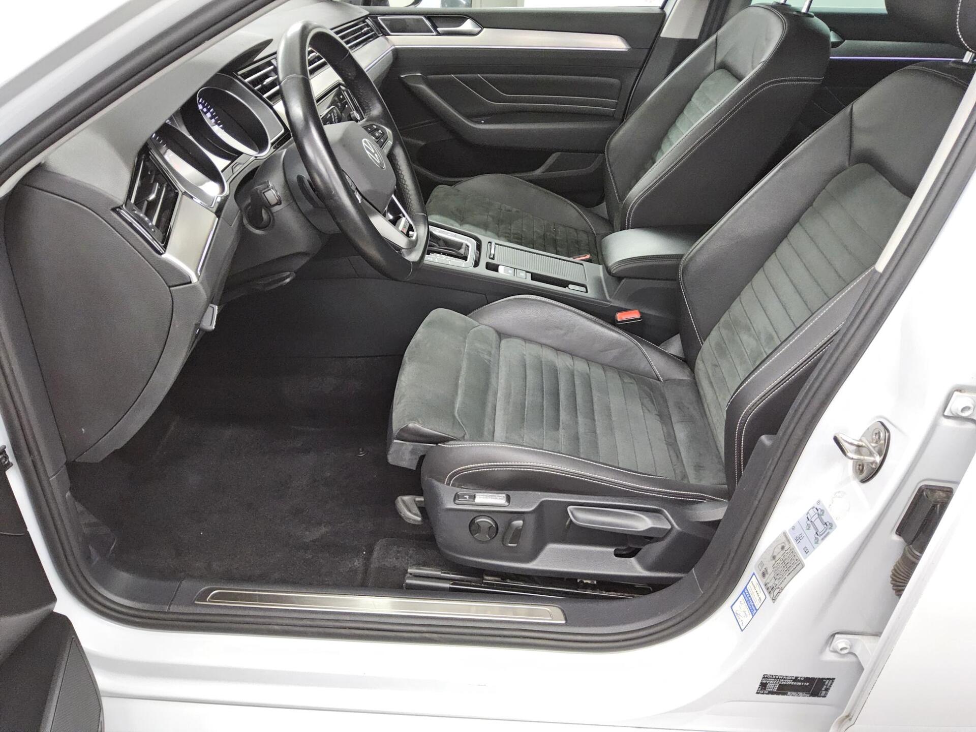 Volkswagen Passat Var. 2.0 TDI 4M Elegance Navi Matrix AHK 8