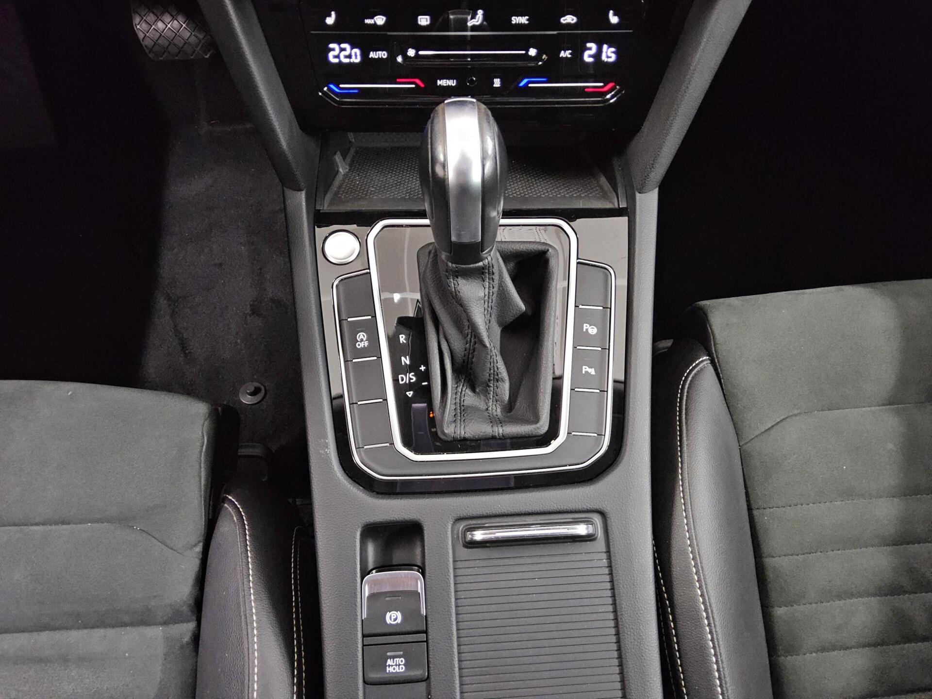 Volkswagen Passat Var. 2.0 TDI 4M Elegance Navi Matrix AHK 6